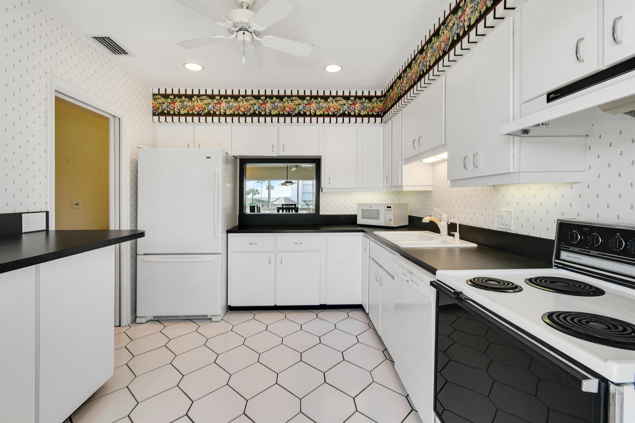 COLONY CONDO APTS IN OR16 - Residential