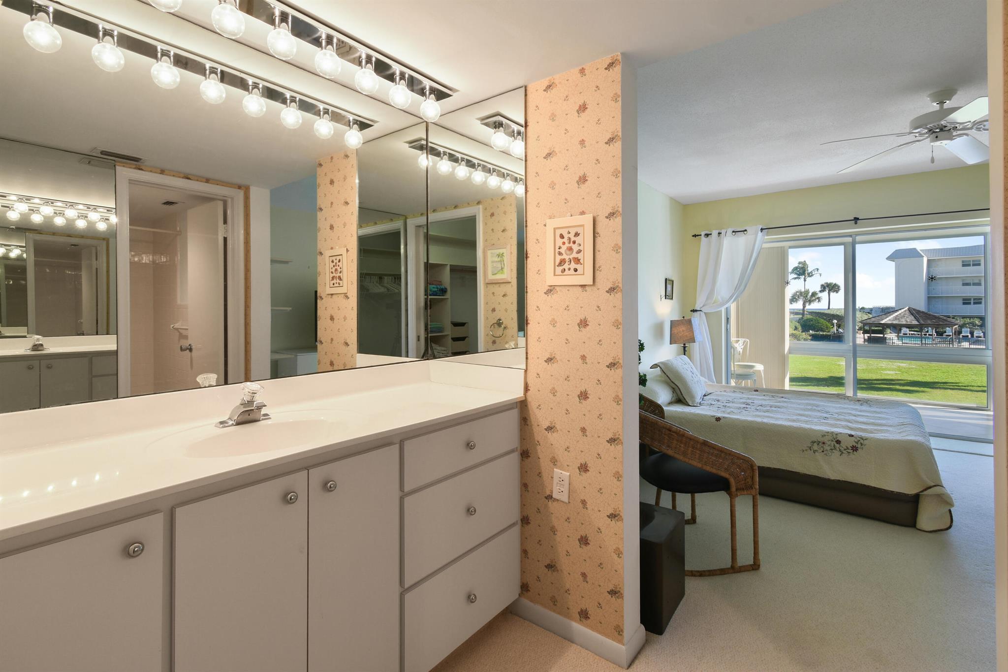 COLONY CONDO APTS IN OR16 - Residential