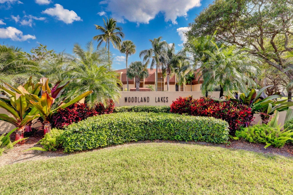 Photo of 5344 WOODLAND LAKES Drive #225, Palm Beach Gardens, FL 33418 (MLS # B26089274)