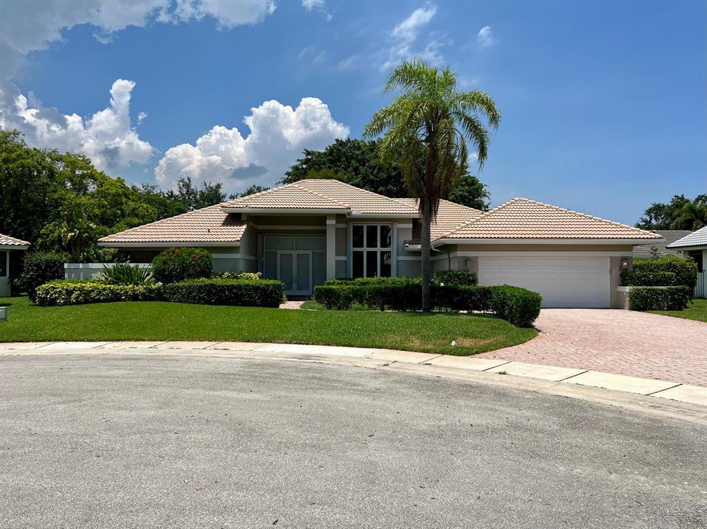 RARE OPPURTUNITY! Single story estate in the highly sought after Hamptons subdivision of Woodfield Country Club. 3267 Westminster in nestled at the end of a cul-de-sac street on an oversized lot with tons of privacy! Upon entrance you will immediately notice the soaring ceilings and abundant natural light. Split floor plan with nice size bedrooms and 8ft doors all around. Great for entertaining with large chefs kitchen and oversized pool outback!