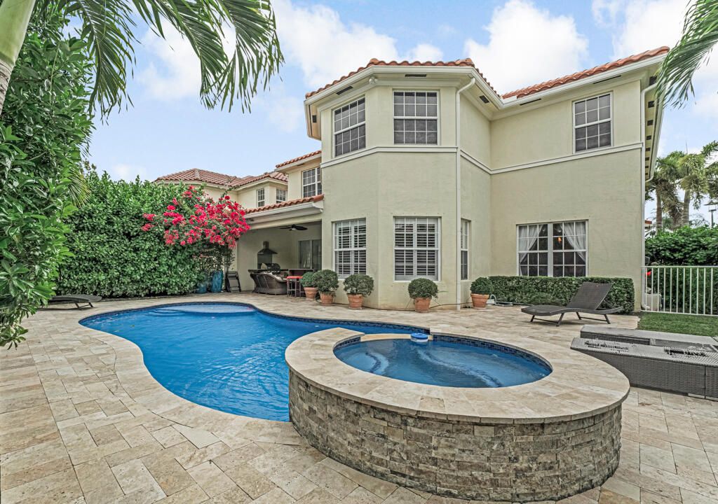 Photo of 10181 Cobblestone Creek Drive, Boynton Beach, FL 33472 (MLS # R11070495)