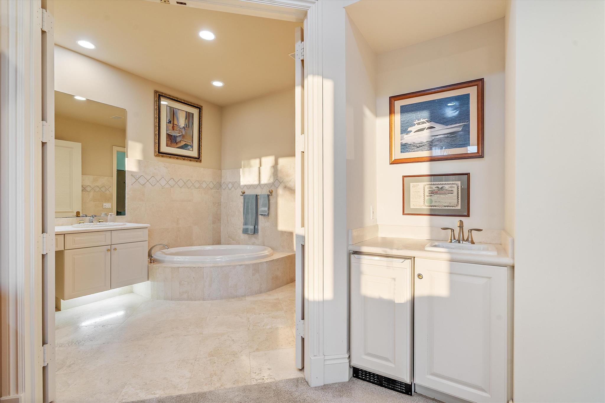 COURTYARD CAY AT OAK HARB - Residential