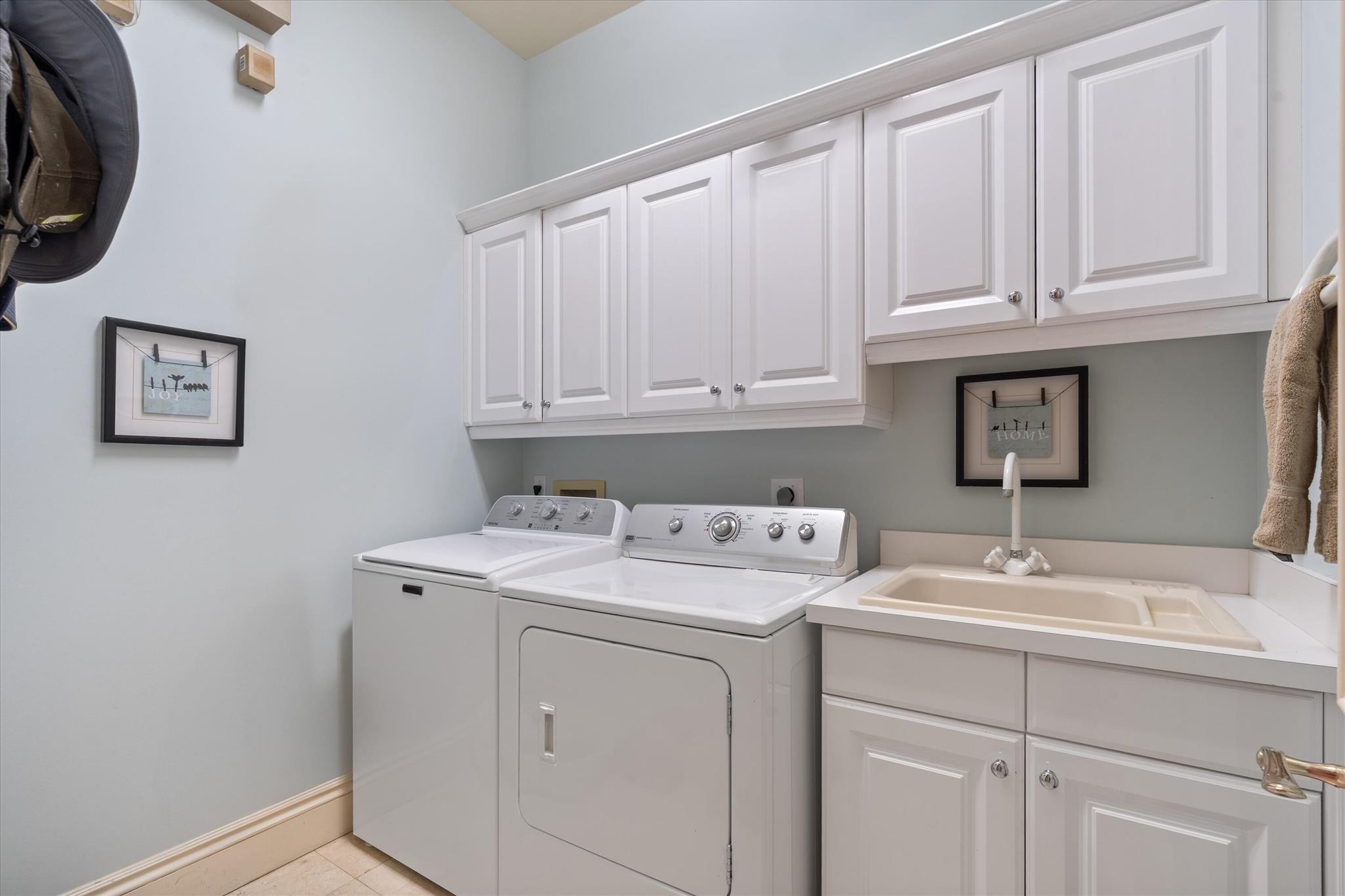 COURTYARD CAY AT OAK HARB - Residential