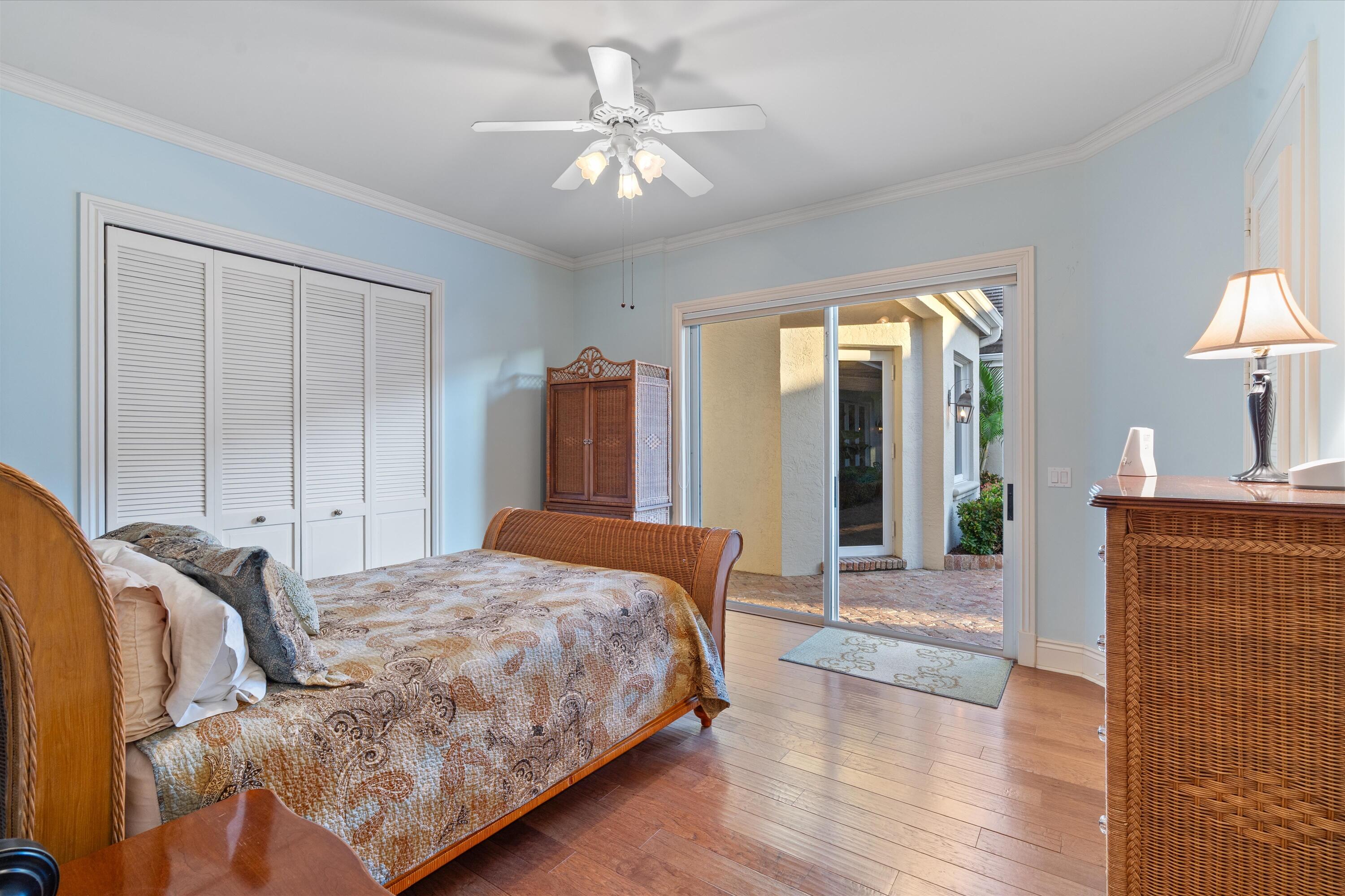 COURTYARD CAY AT OAK HARBOUR - Residential