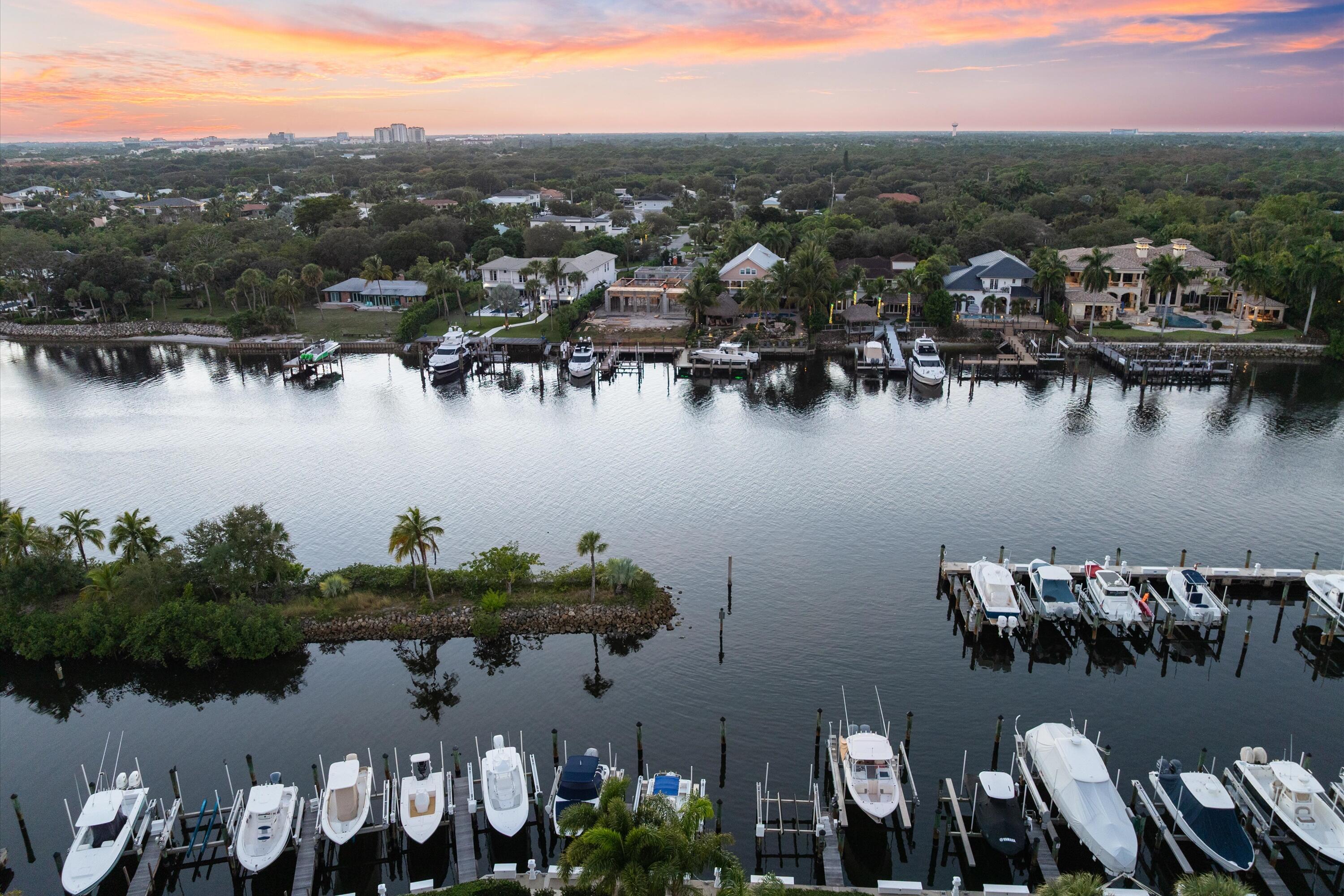COURTYARD CAY AT OAK HARBOUR - Residential