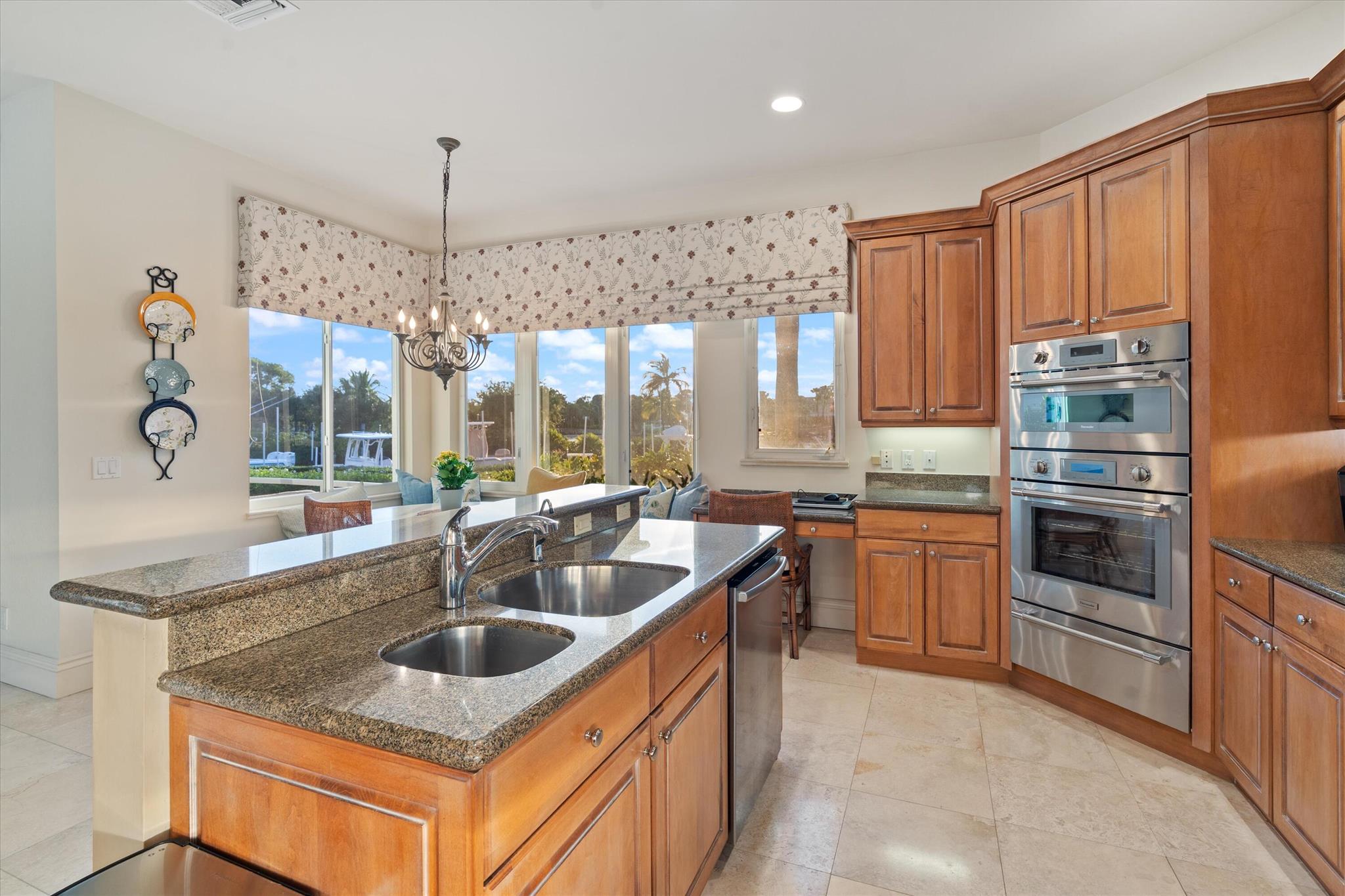 COURTYARD CAY AT OAK HARB - Residential