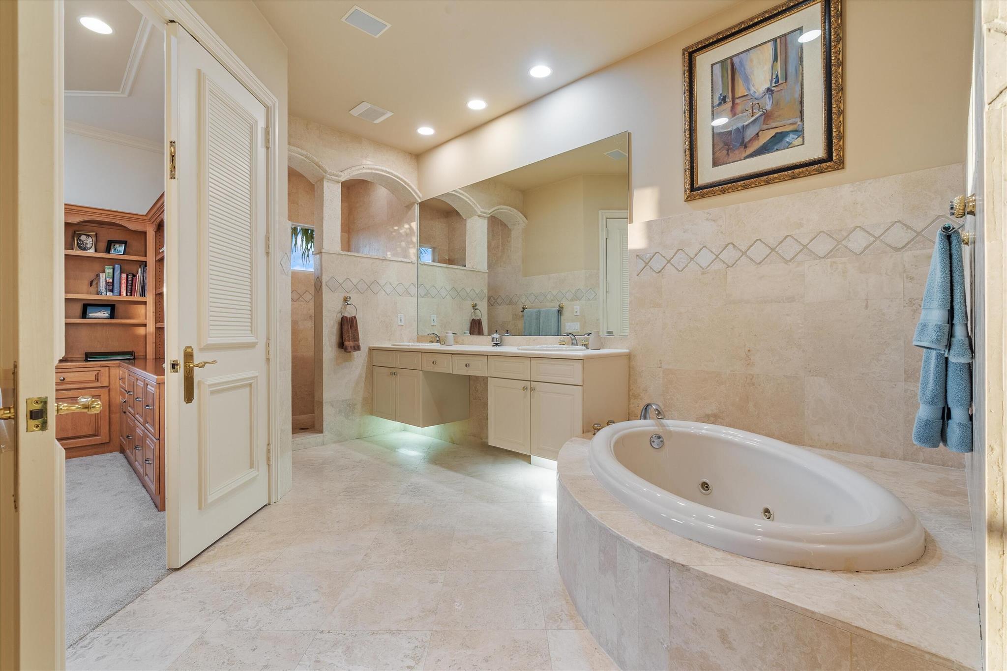 COURTYARD CAY AT OAK HARB - Residential