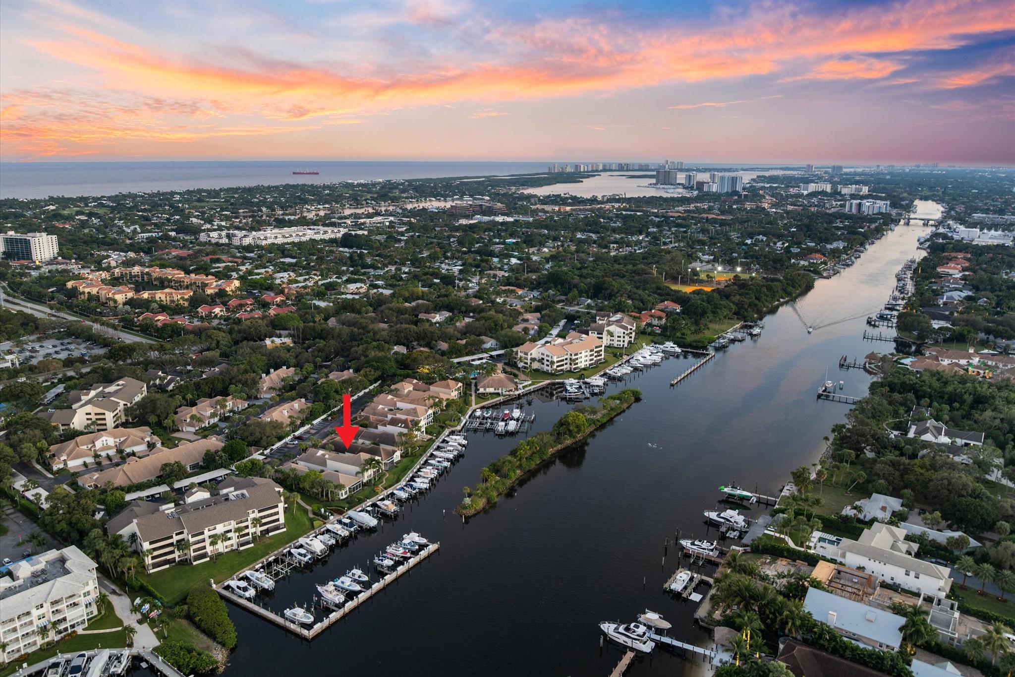 COURTYARD CAY AT OAK HARB - Residential