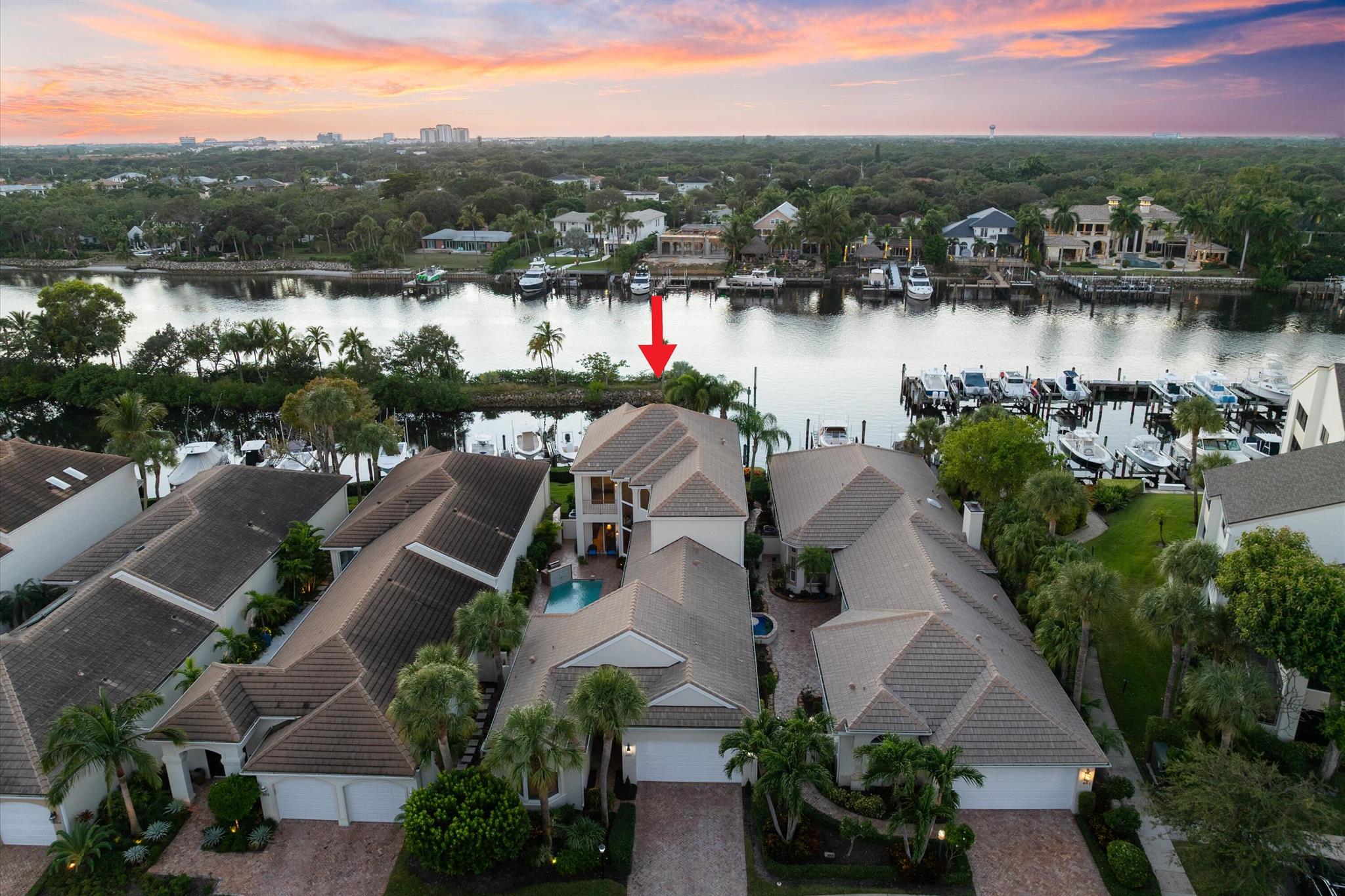 COURTYARD CAY AT OAK HARB - Residential