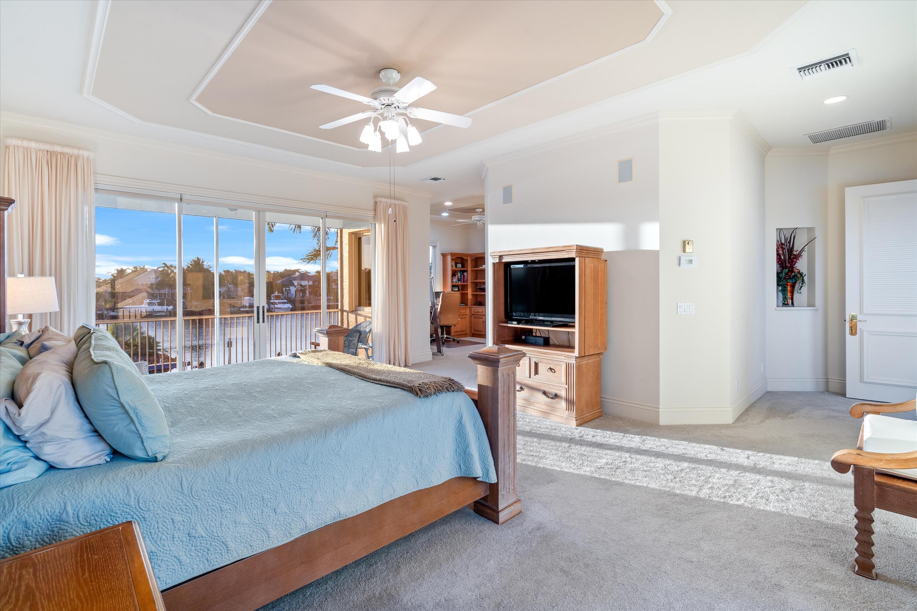 COURTYARD CAY AT OAK HARBOUR - Residential