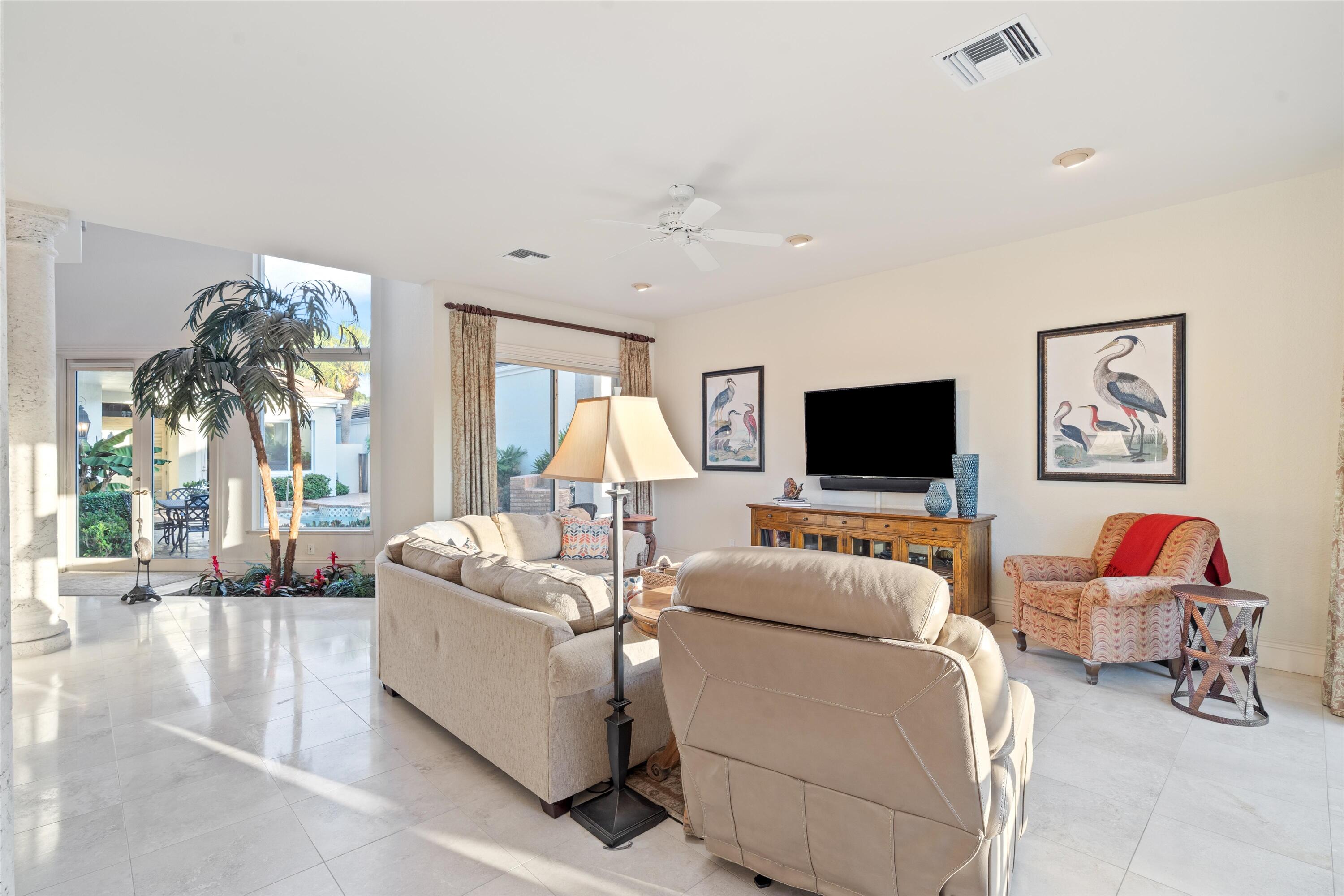 COURTYARD CAY AT OAK HARBOUR - Residential