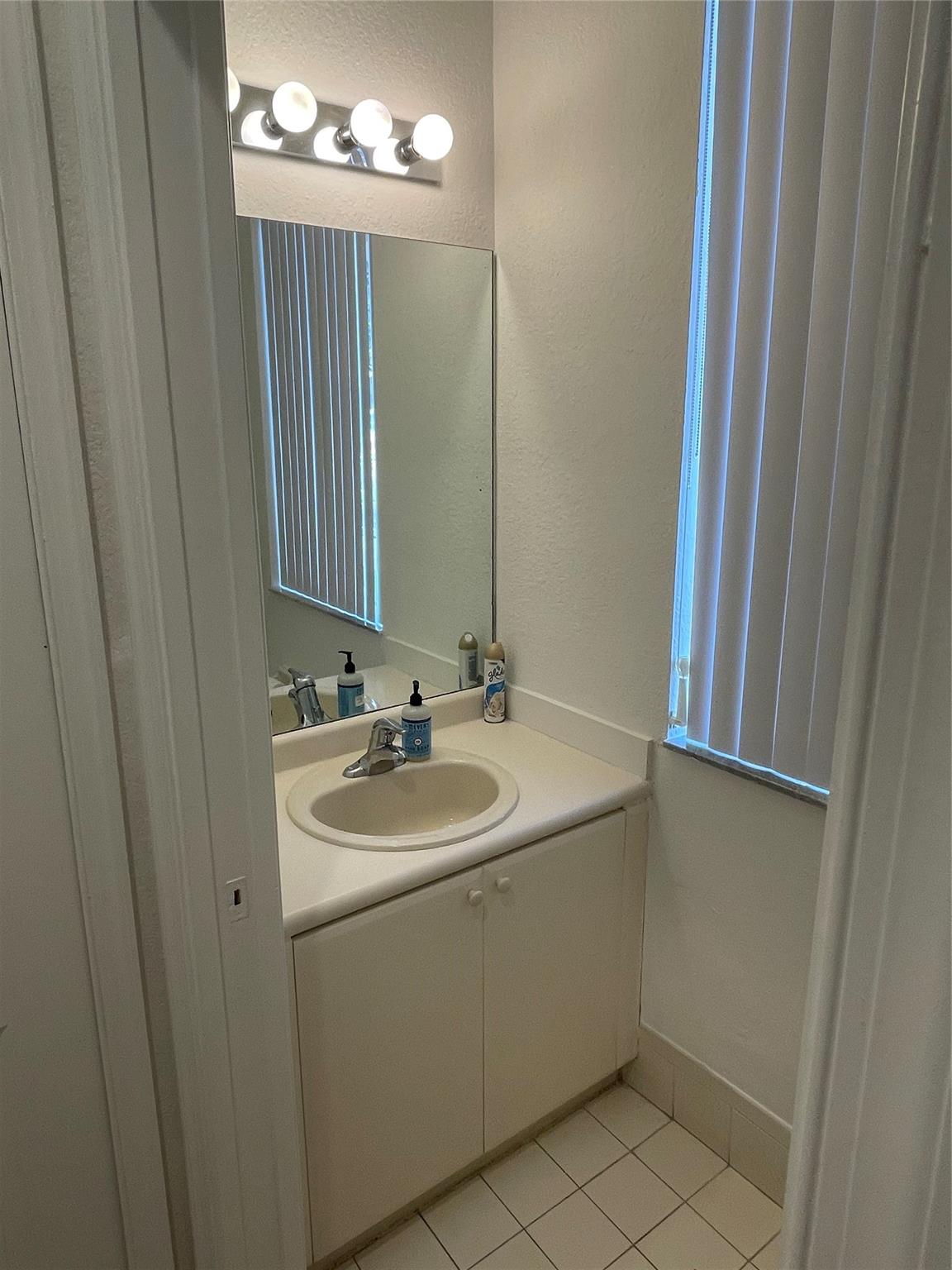 Shoma Townhomes At Keysco - Residential