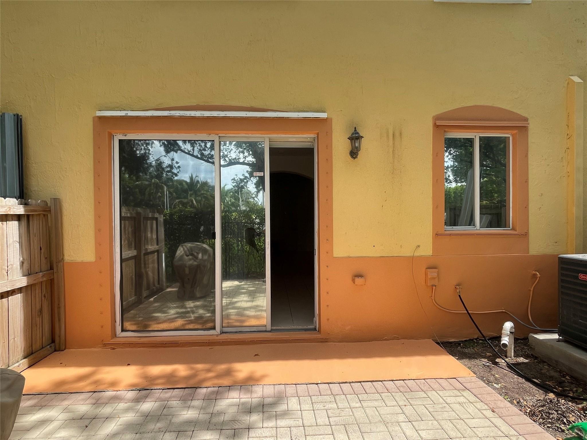 Shoma Townhomes At Keysco - Residential