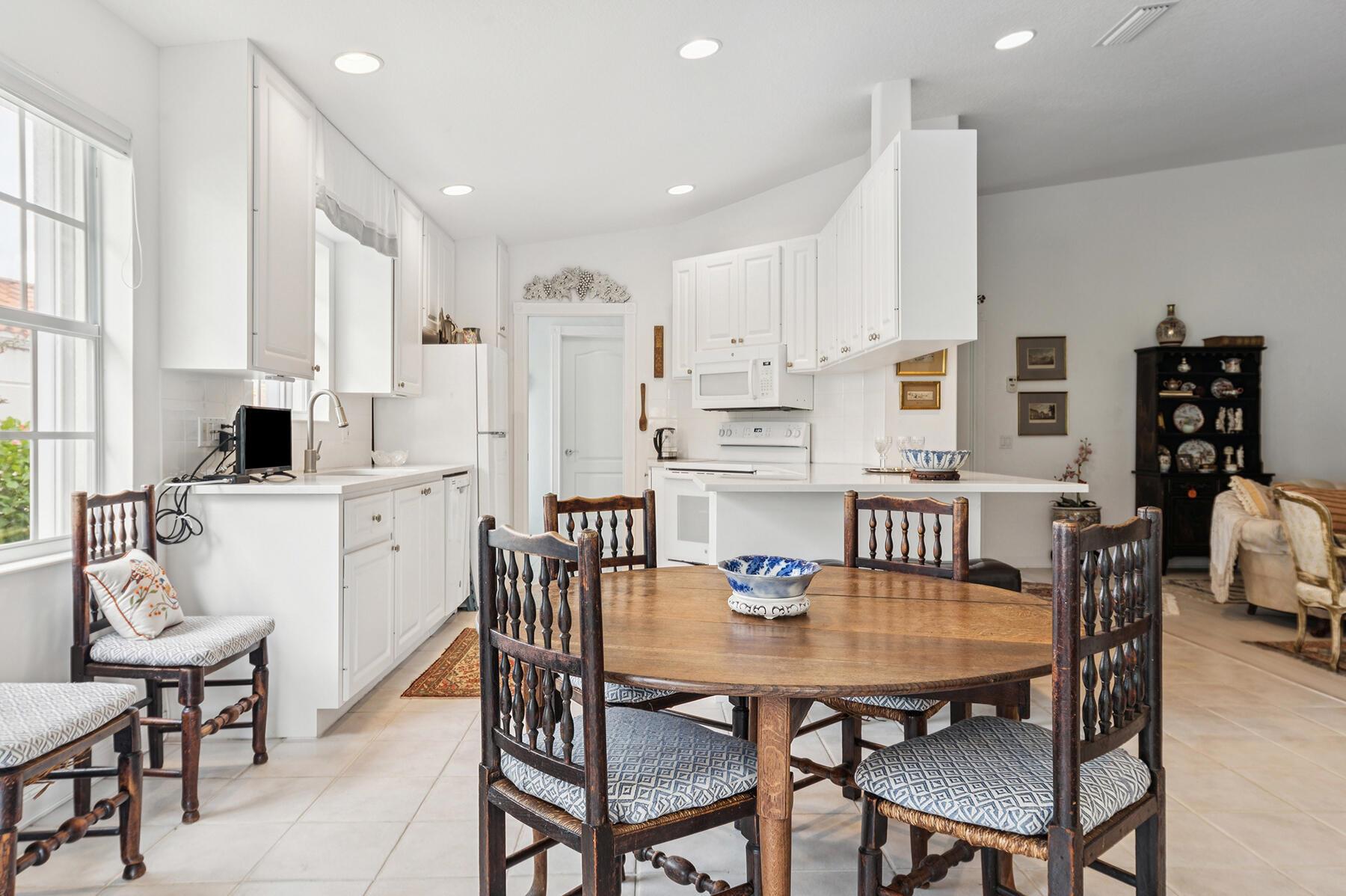 2718 Livingston Lane