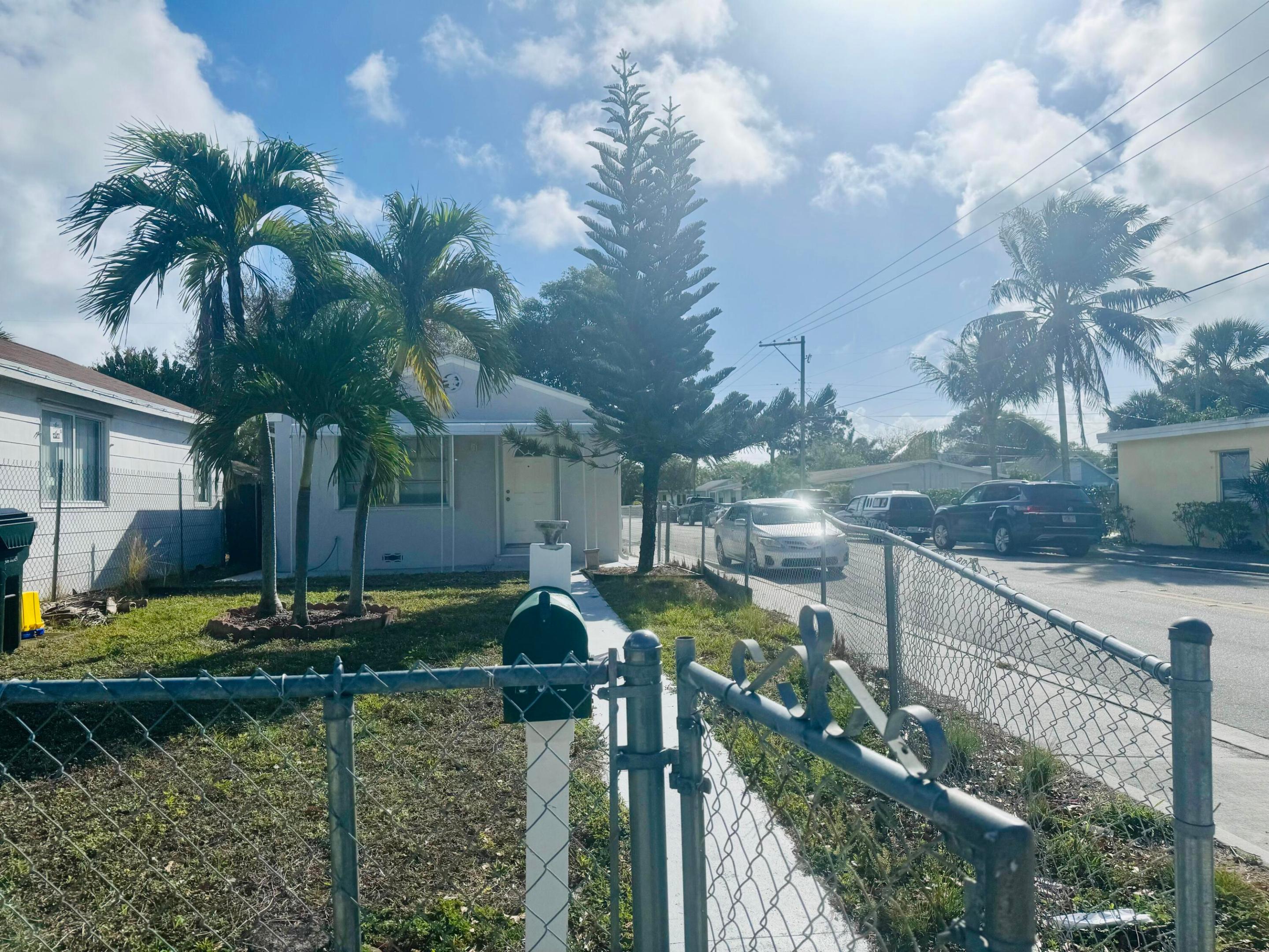 LAKE WORTH TOWN OF - Residential Lease