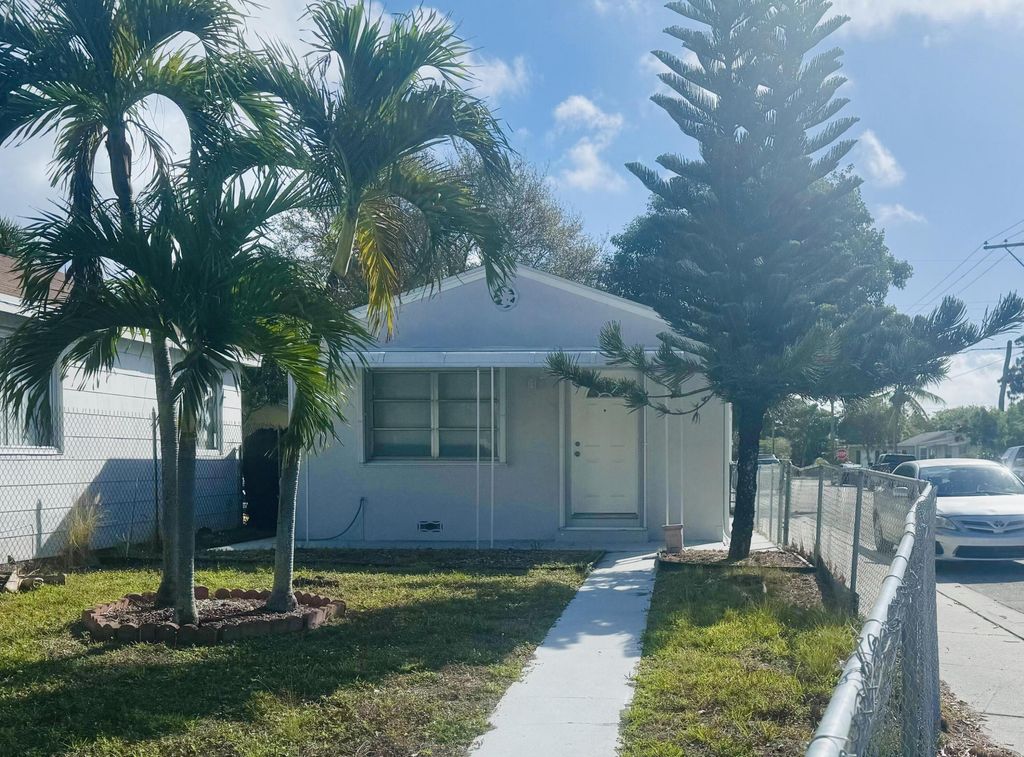 Photo of 602 N D Street, Lake Worth Beach, FL 33460 (MLS # B26000115)