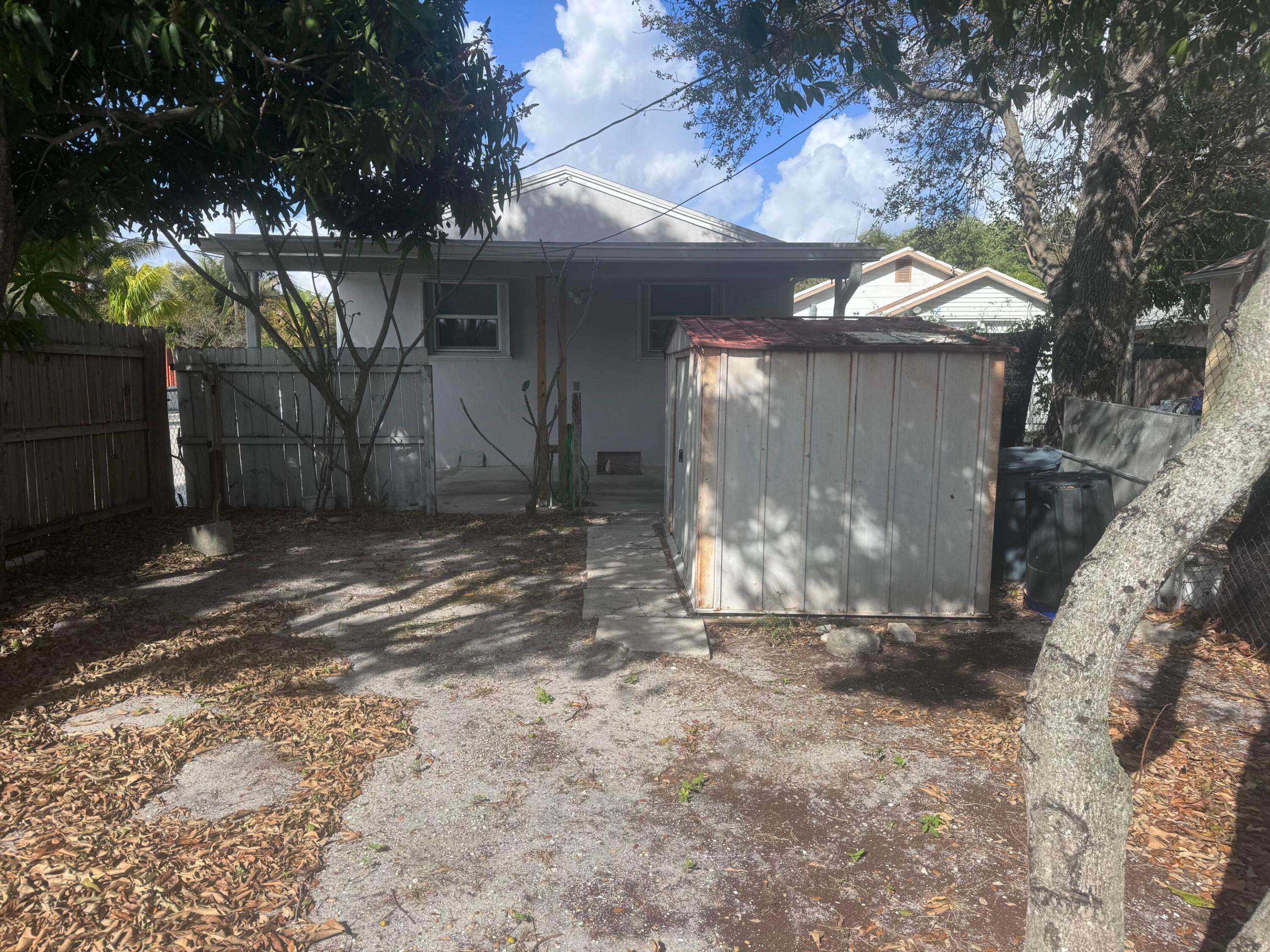 LAKE WORTH TOWN OF - Residential Lease