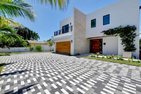 Tiny photo for 855 NW 4th Avenue, Boca Raton, FL 33432 (MLS # B26038624)
