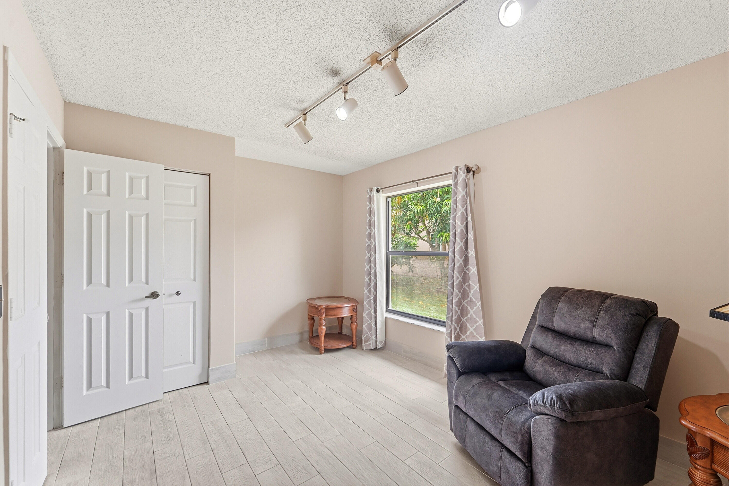 WEST GLEN - Residential