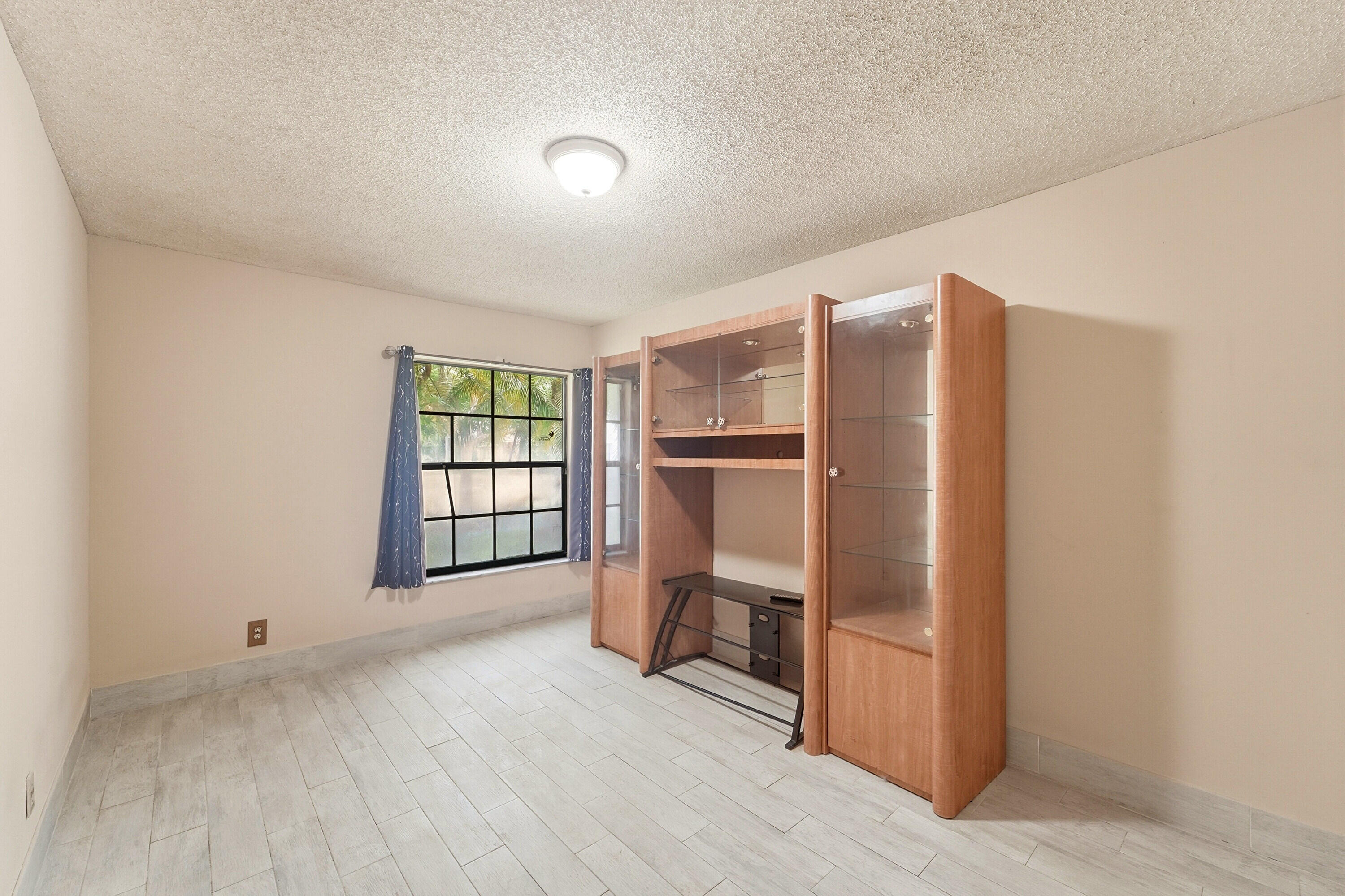 WEST GLEN - Residential