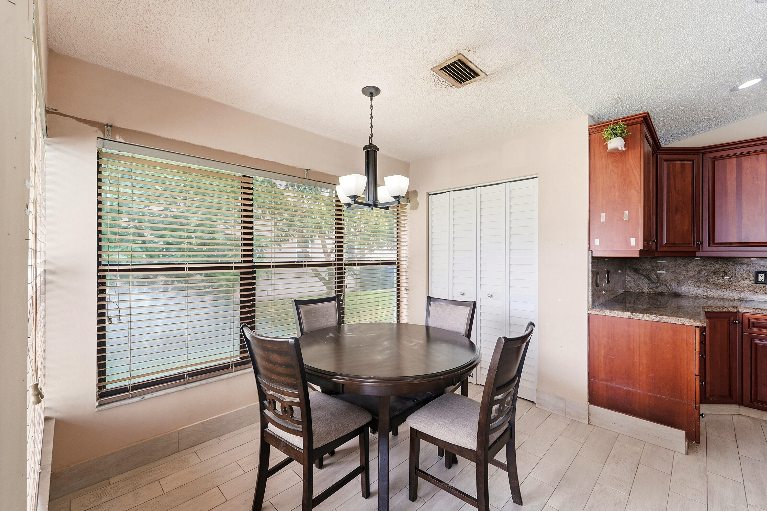 WEST GLEN - Residential