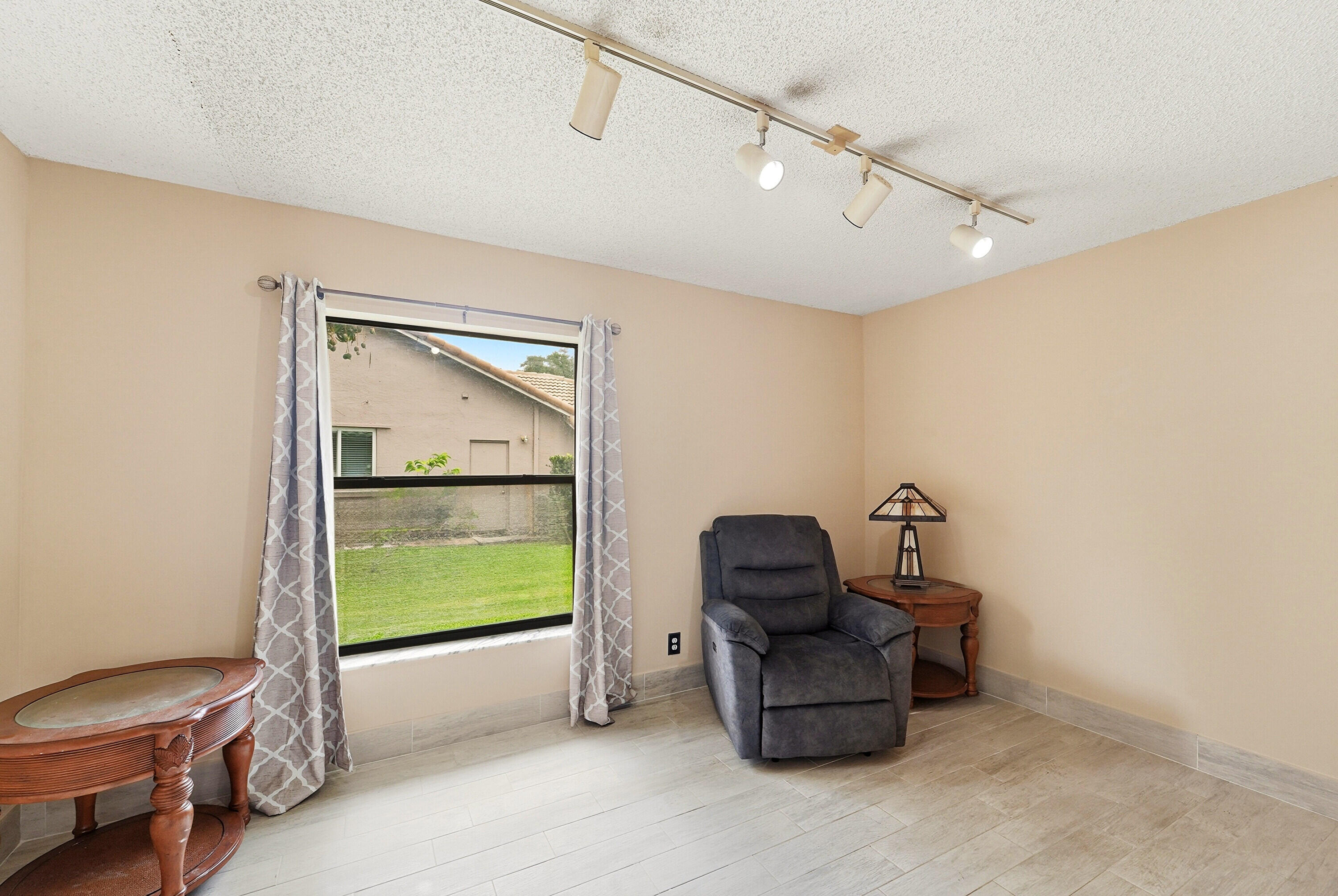 WEST GLEN - Residential