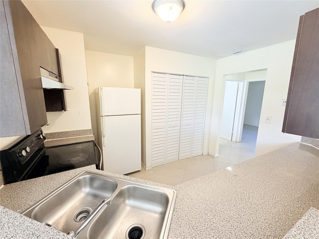 Summer Lake Condo - Residential Lease