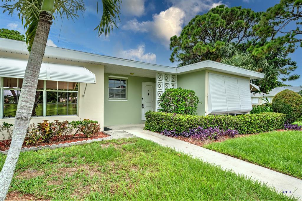THIS IS A FANTASTIC 2 BEDROOM 2 BATH HOME WITH A NICE FLORIDA ROOM. THE A/C WAS REPLACED IN JULY OF THIS YEAR. HIGH POINT FEATURES A 24 HR MANNED GUARDHOUSE, CLUBHOUSE, POOL, BOCCE AND TENNIS.