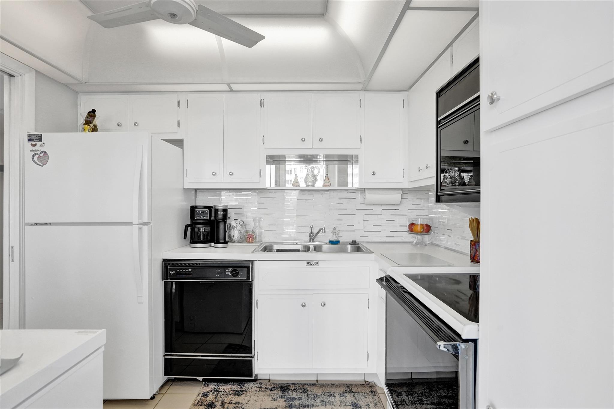 GRANADA HOUSE - Residential