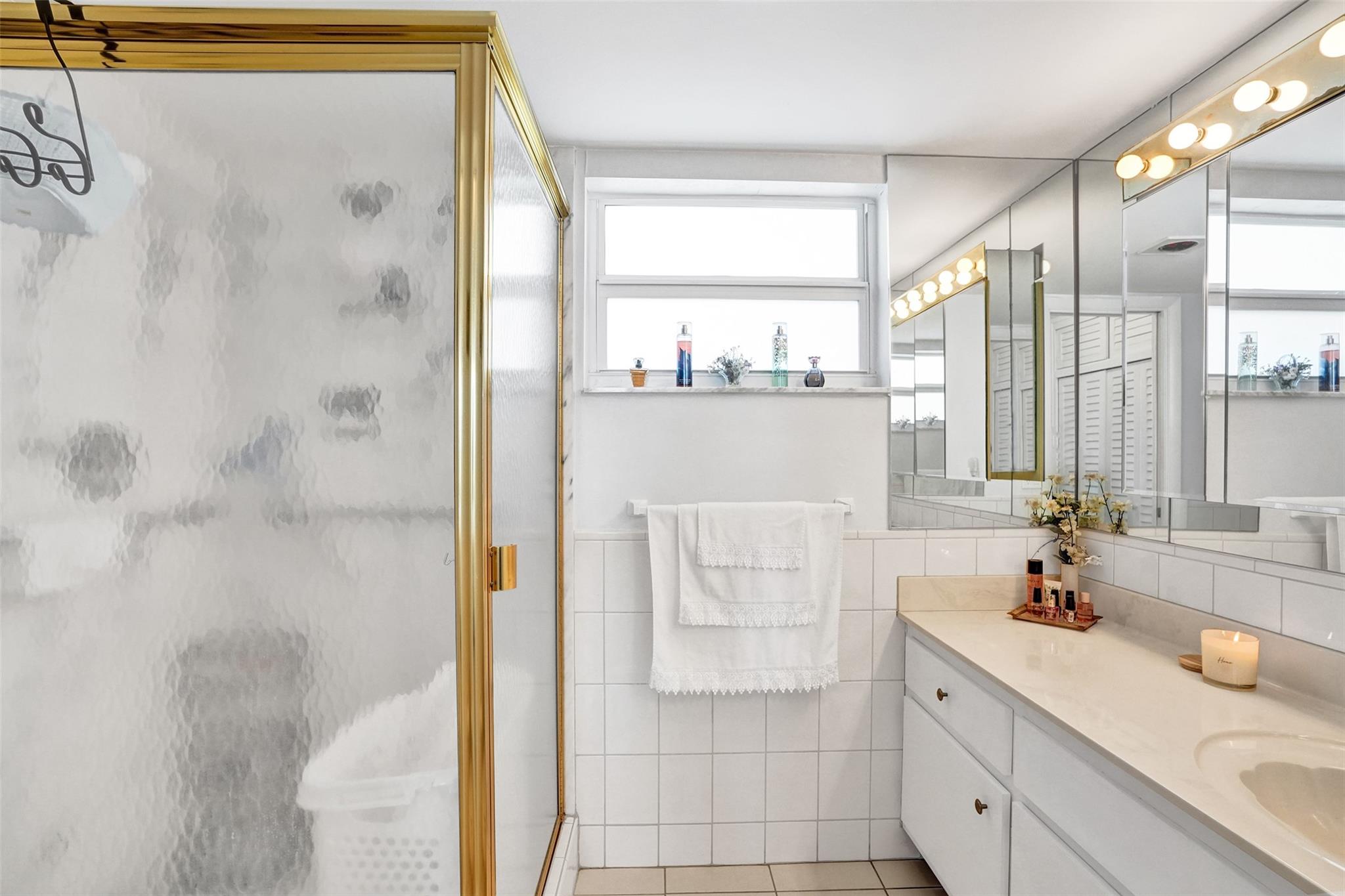 GRANADA HOUSE - Residential