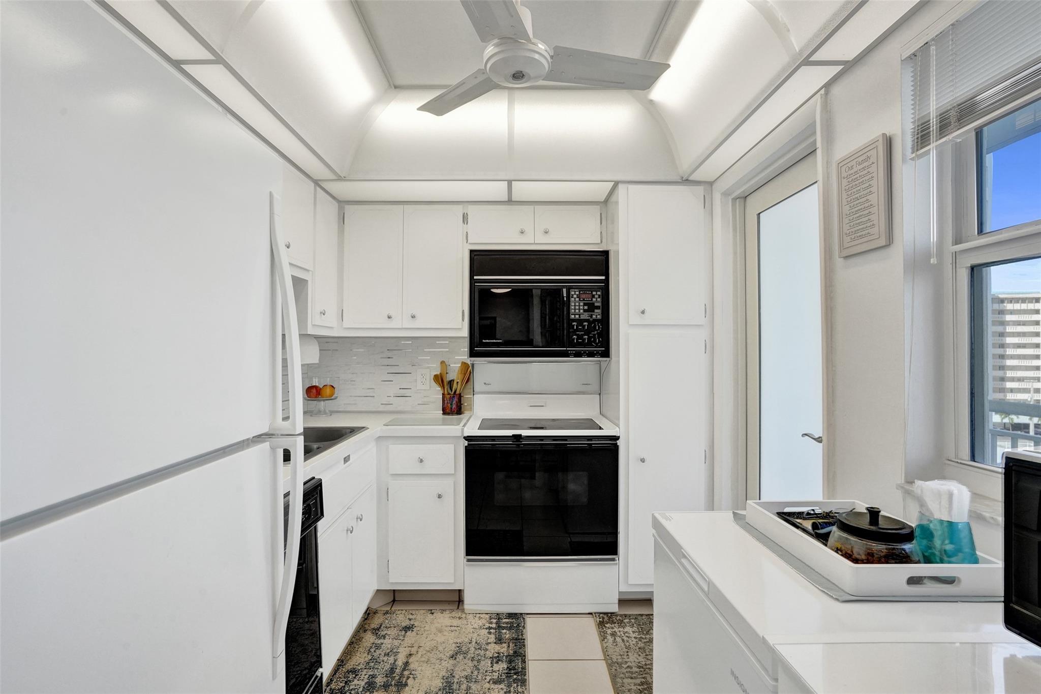 GRANADA HOUSE - Residential