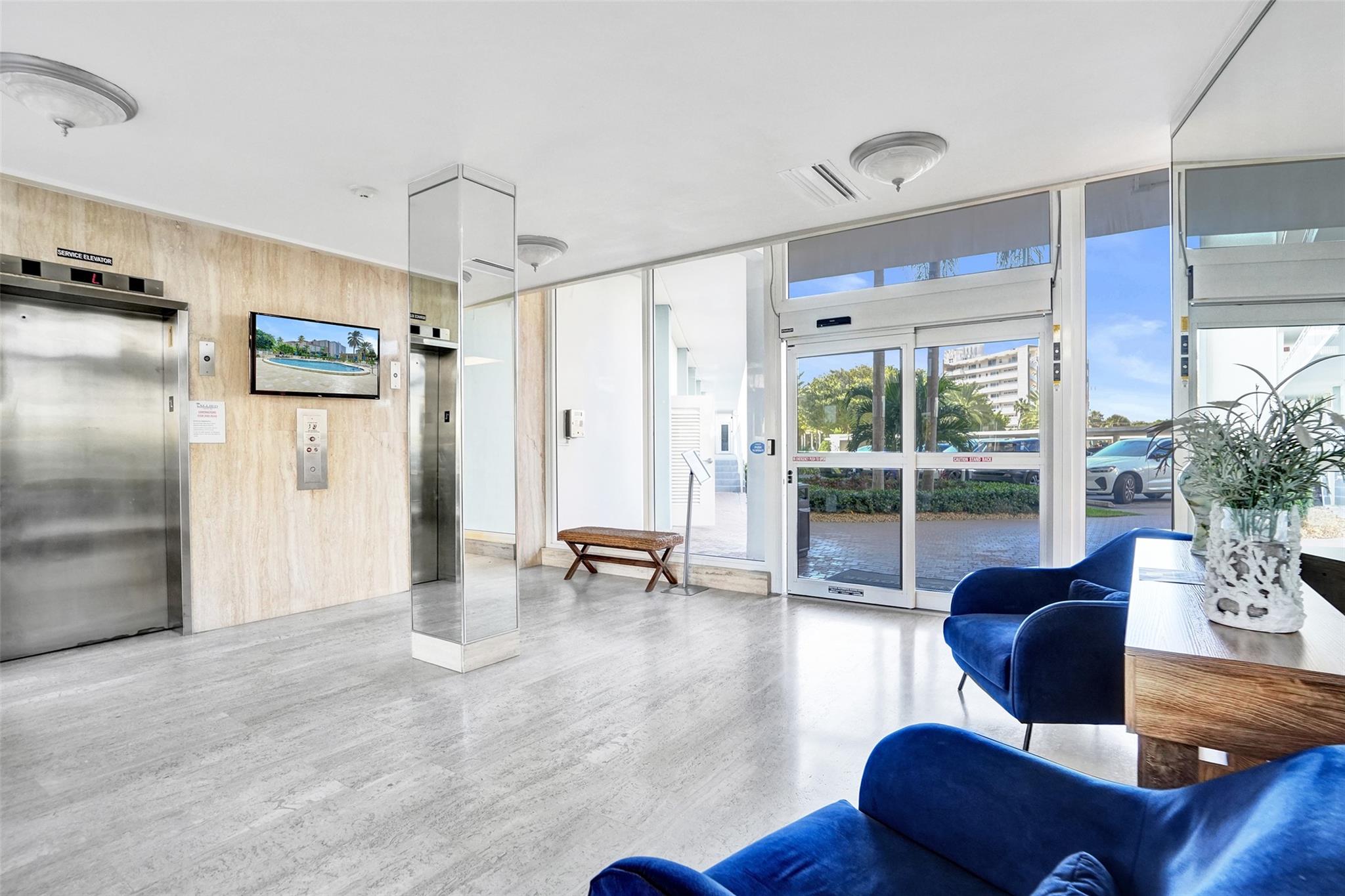 GRANADA HOUSE - Residential