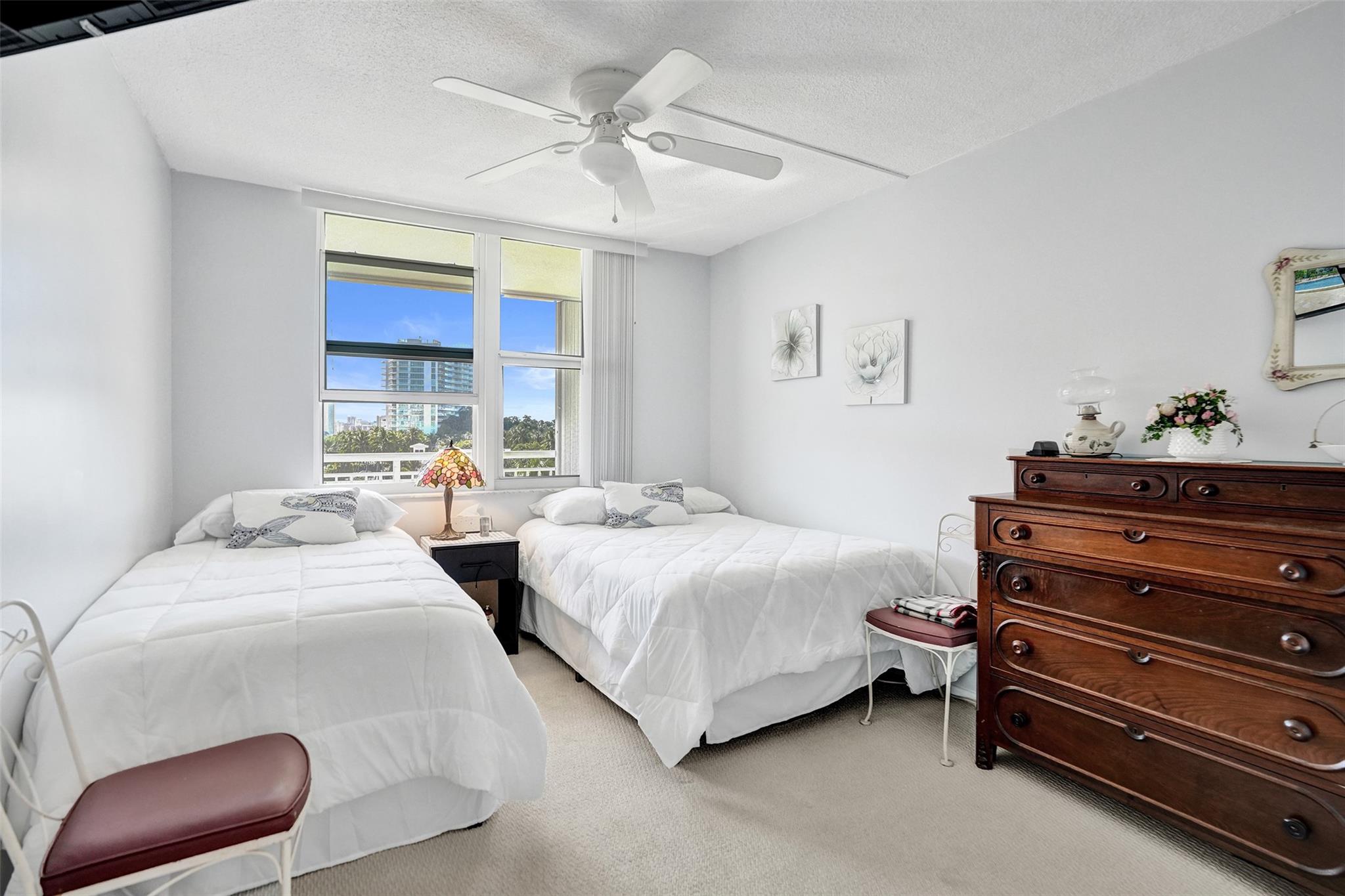 GRANADA HOUSE - Residential