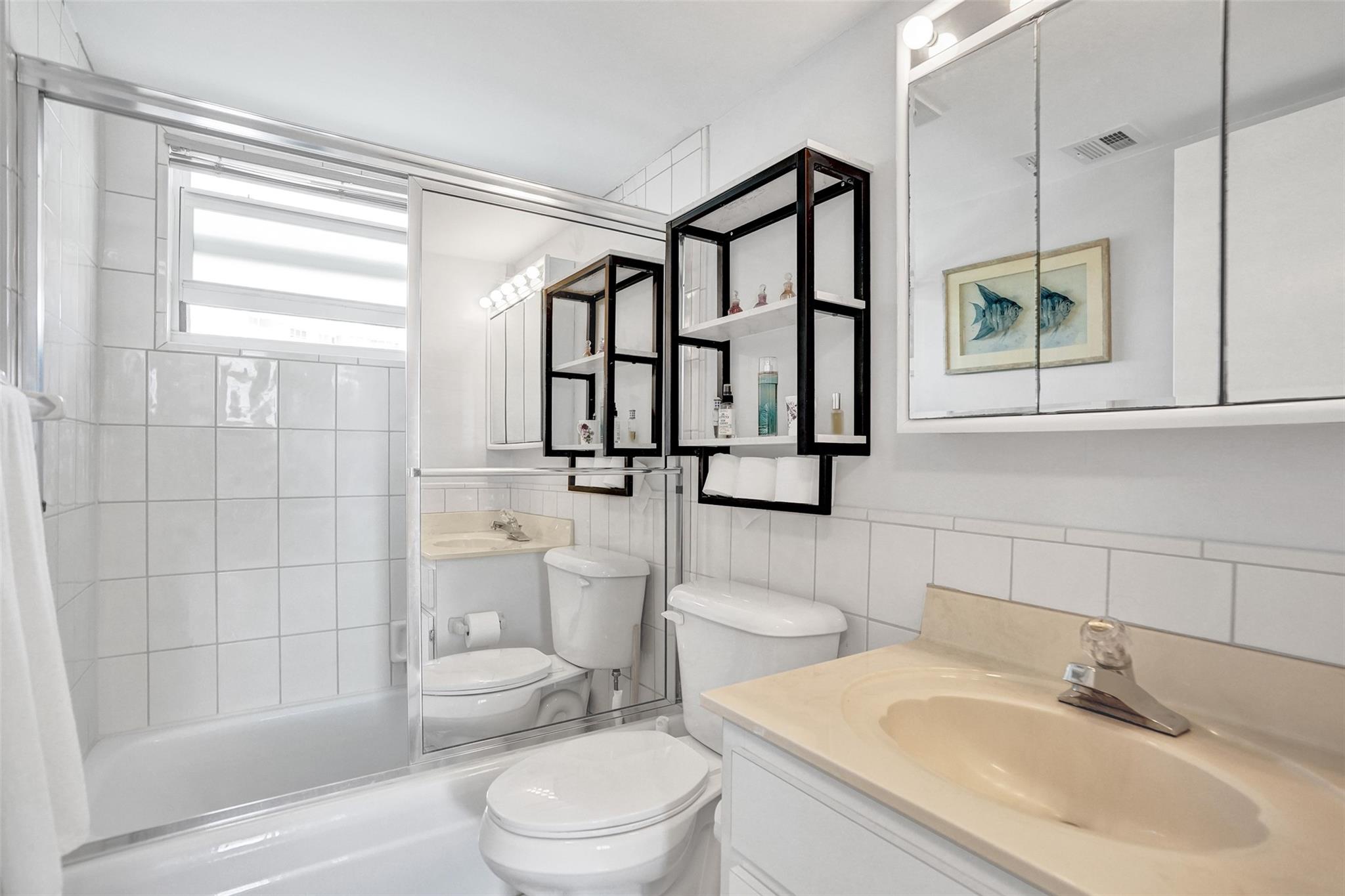 GRANADA HOUSE - Residential