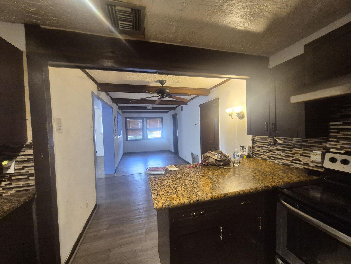 HOLLYWOOD LITTLE RANCHES - Residential Income