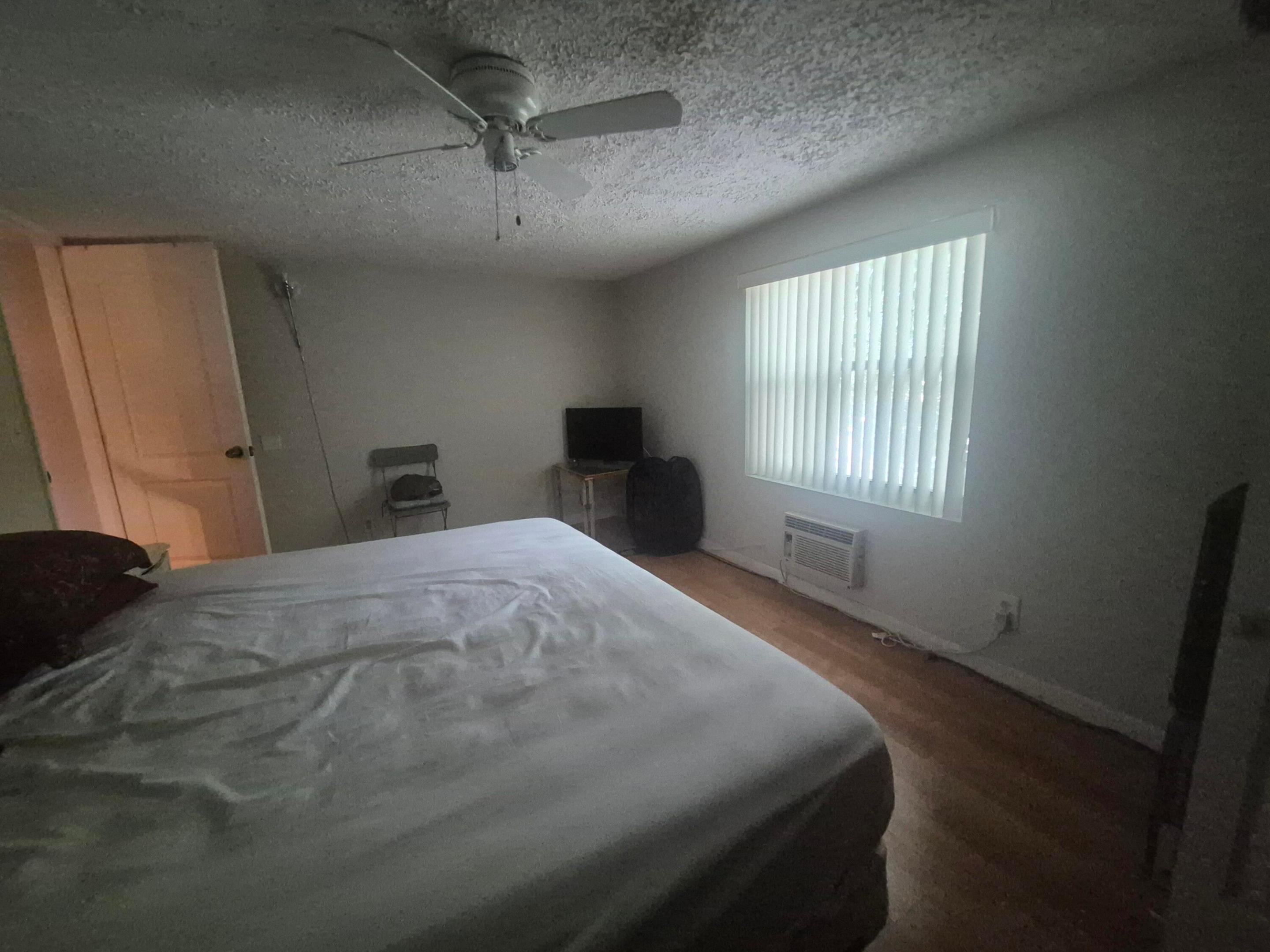 HOLLYWOOD LITTLE RANCHES - Residential Income