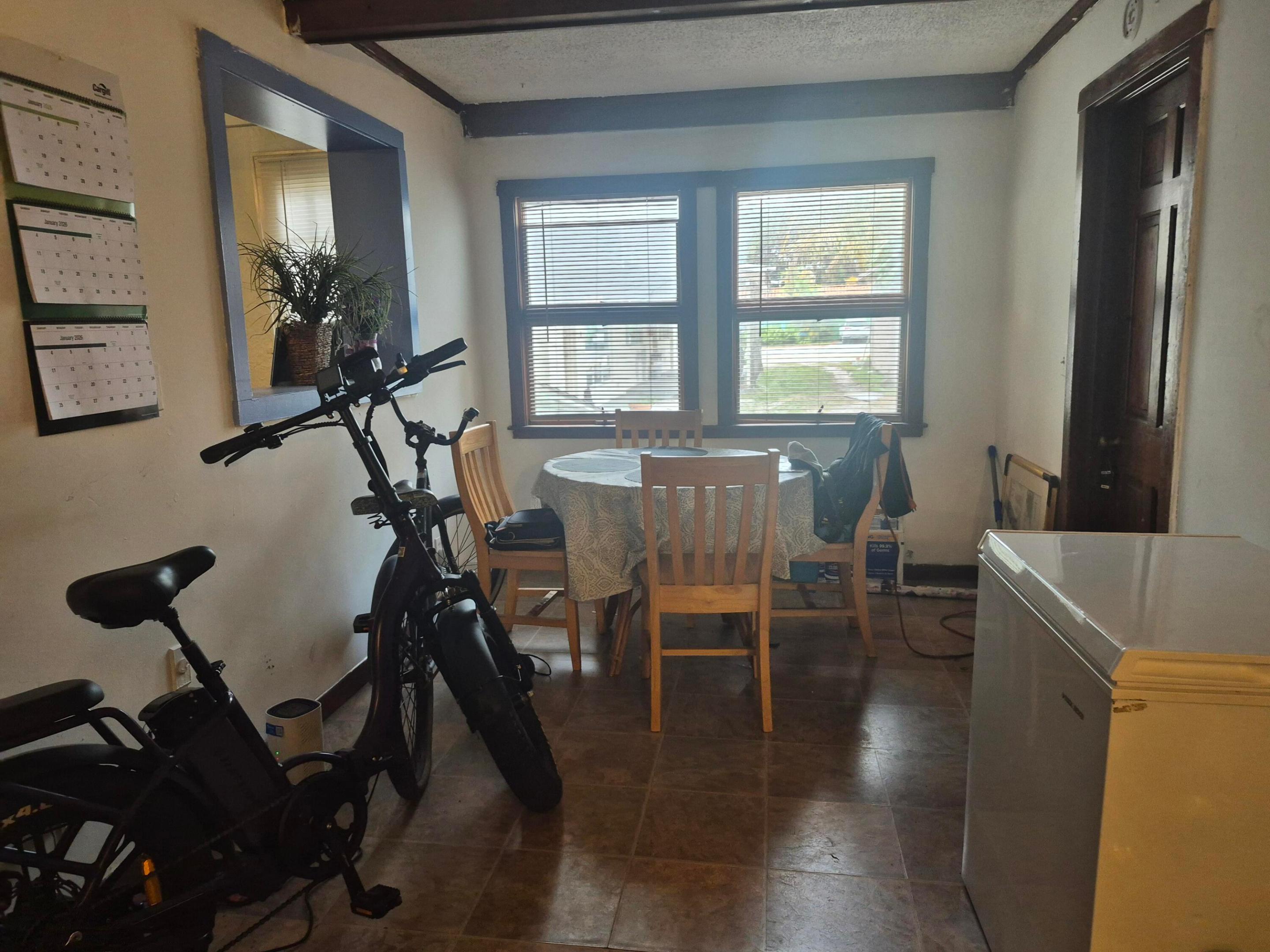 HOLLYWOOD LITTLE RANCHES - Residential Income