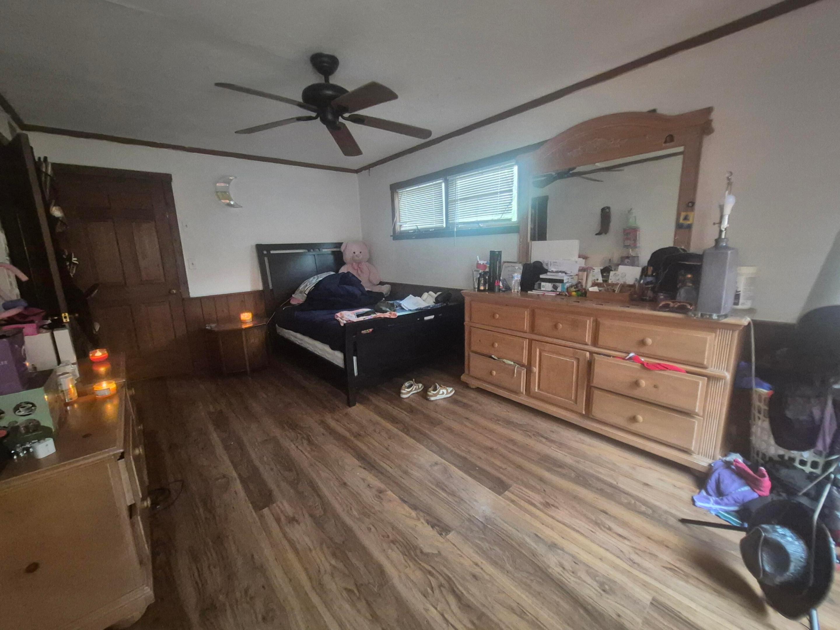 HOLLYWOOD LITTLE RANCHES - Residential Income