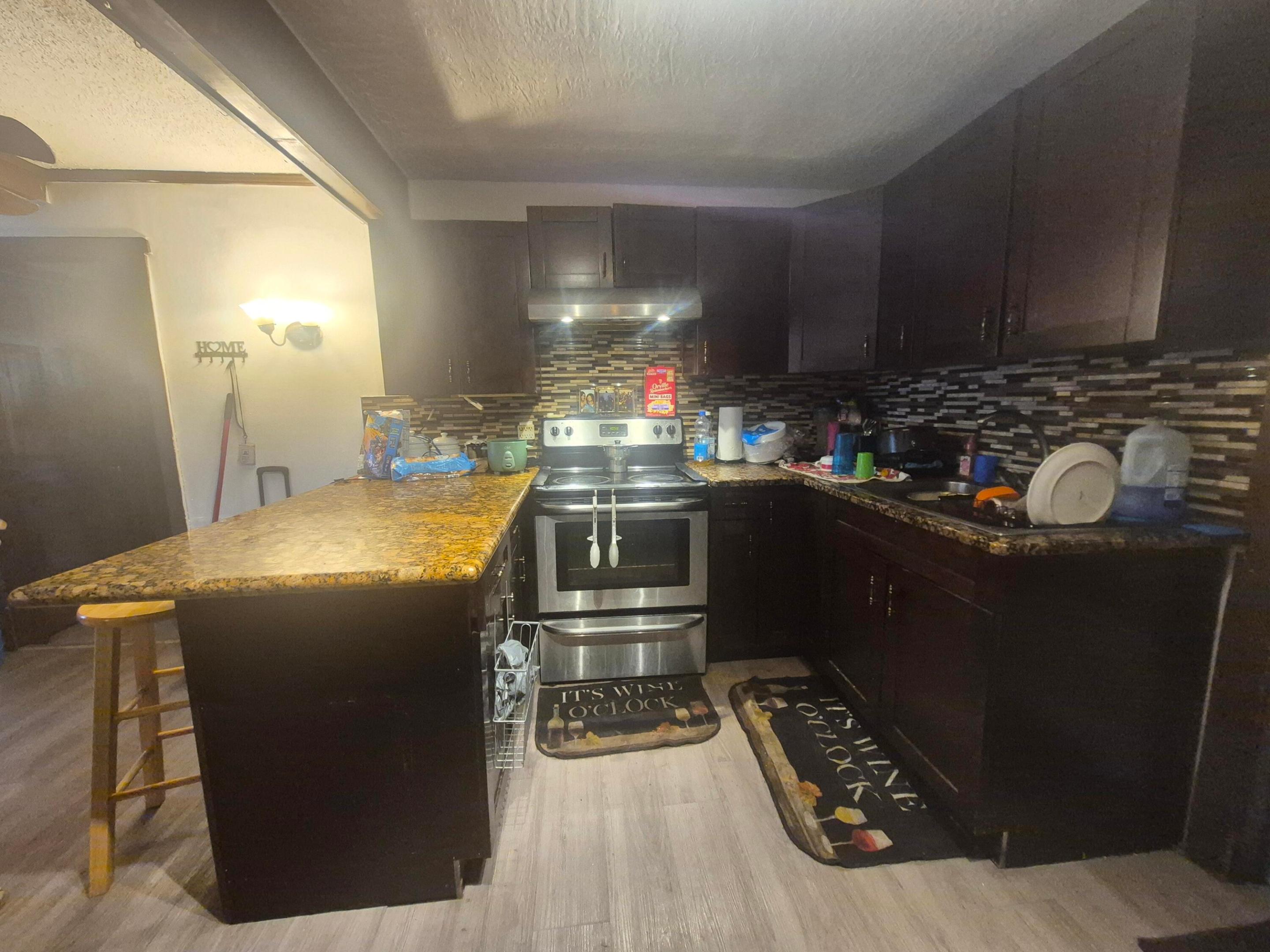 HOLLYWOOD LITTLE RANCHES - Residential Income