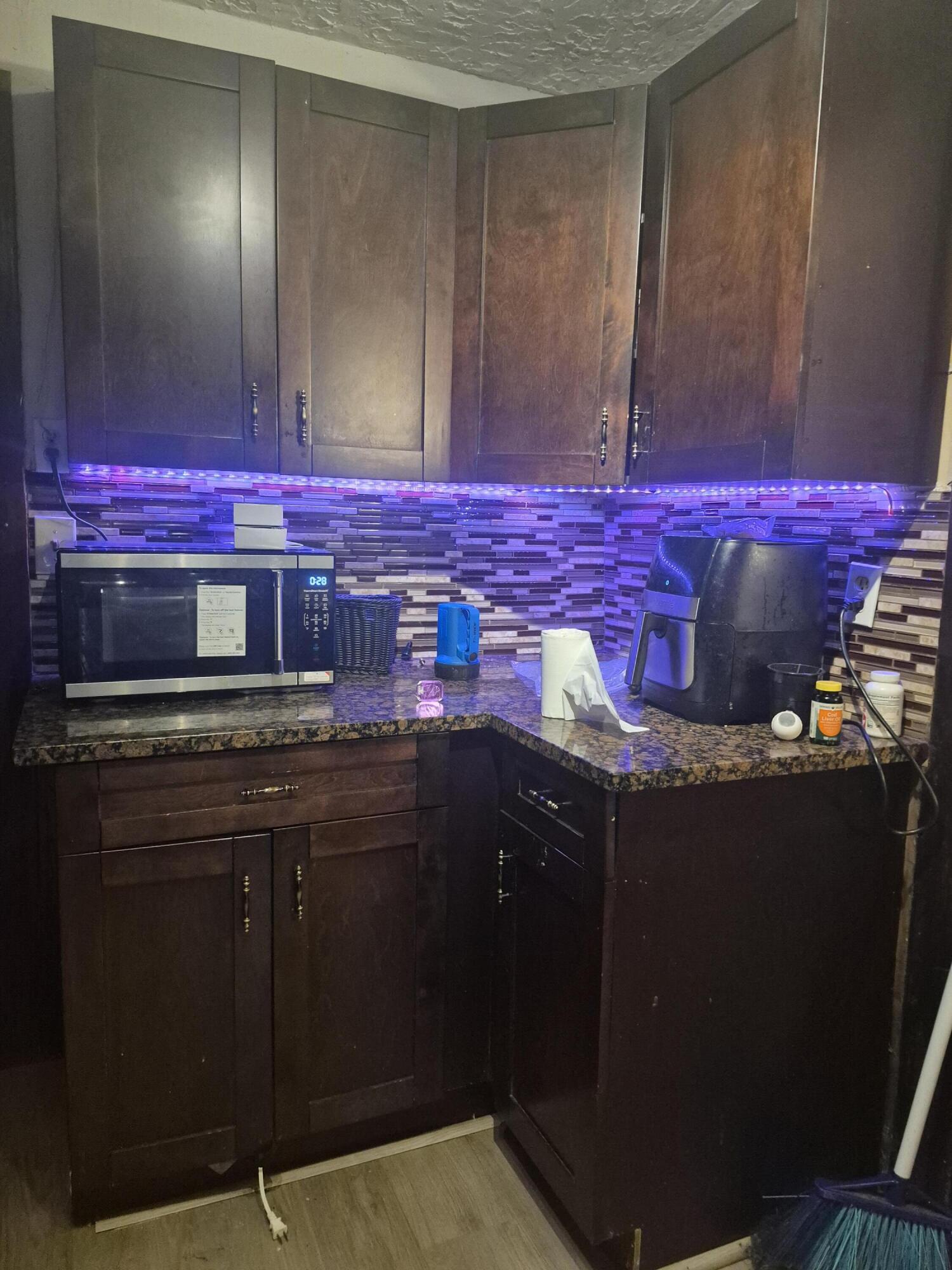 HOLLYWOOD LITTLE RANCHES - Residential Income