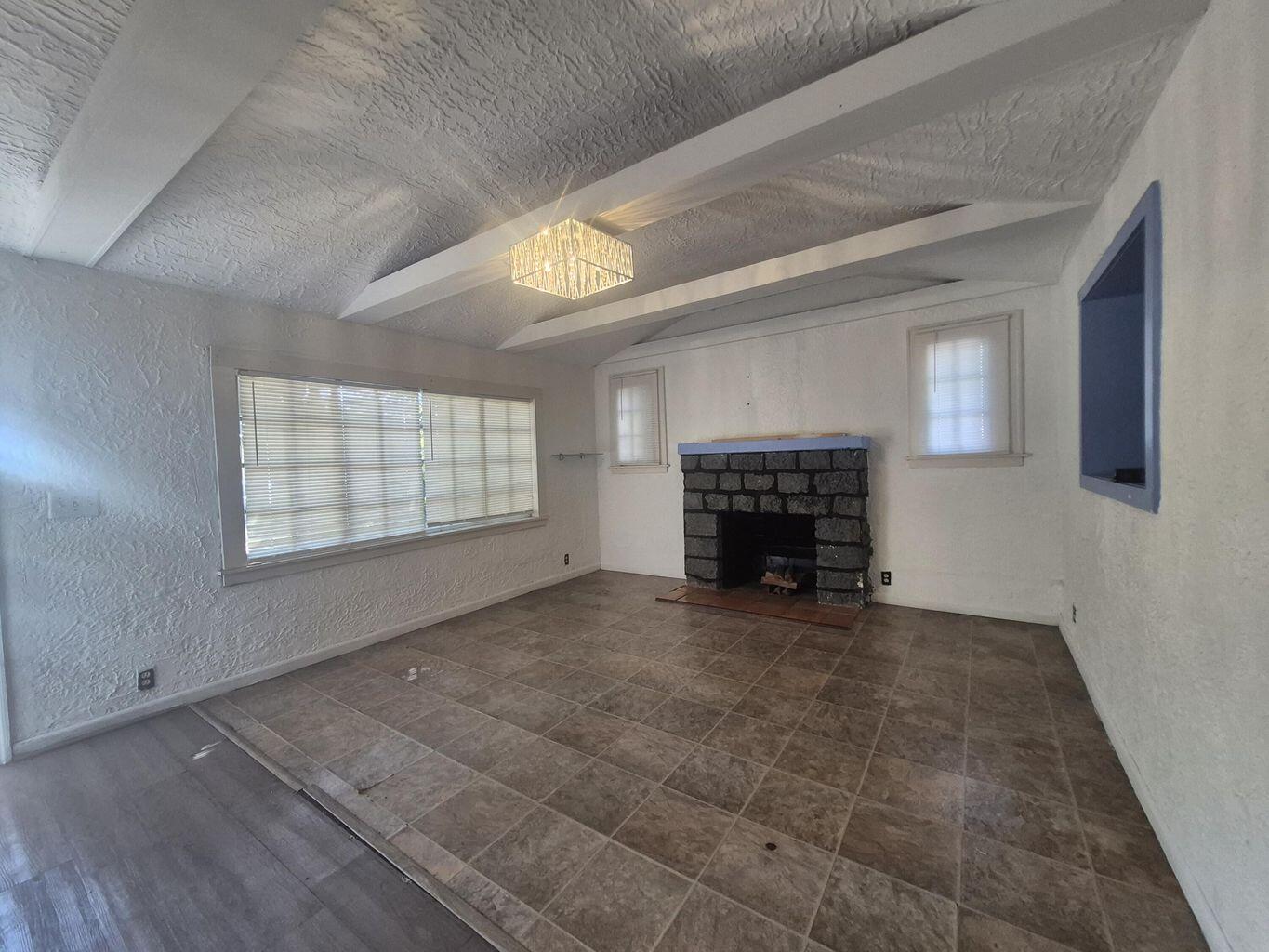 HOLLYWOOD LITTLE RANCHES - Residential Income