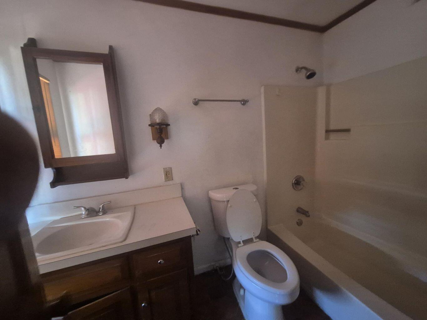 HOLLYWOOD LITTLE RANCHES - Residential Income