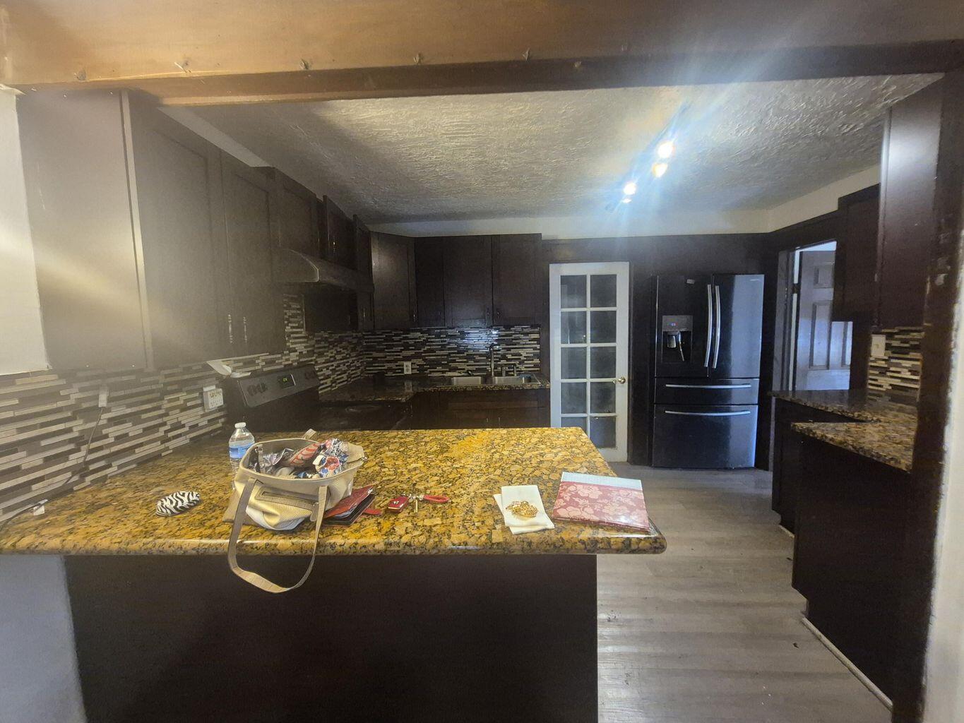 HOLLYWOOD LITTLE RANCHES - Residential Income