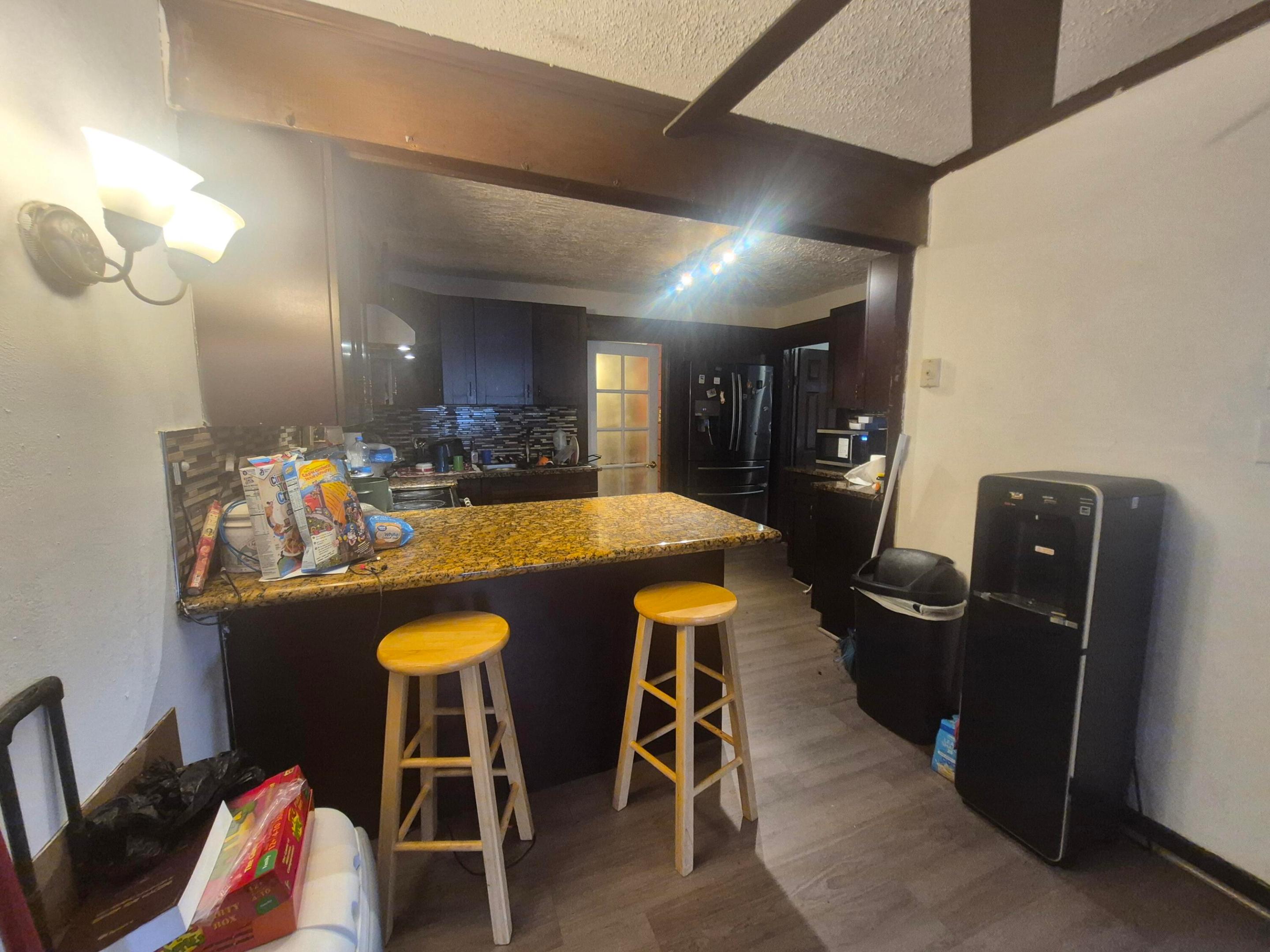 HOLLYWOOD LITTLE RANCHES - Residential Income