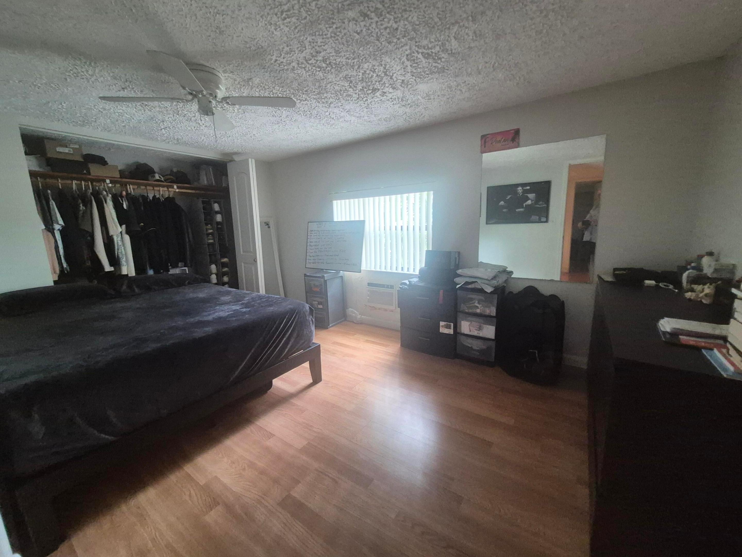 HOLLYWOOD LITTLE RANCHES - Residential Income