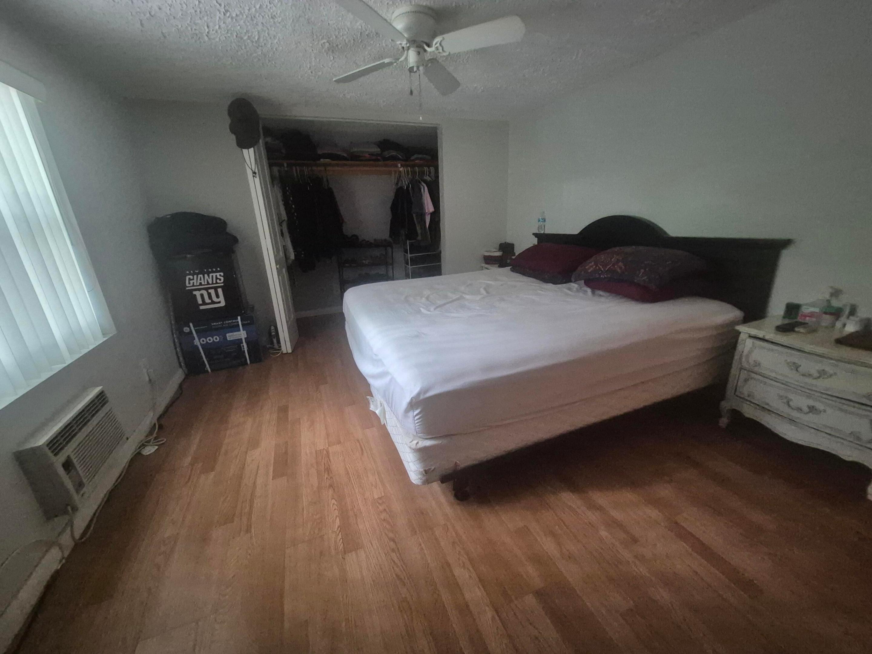 HOLLYWOOD LITTLE RANCHES - Residential Income