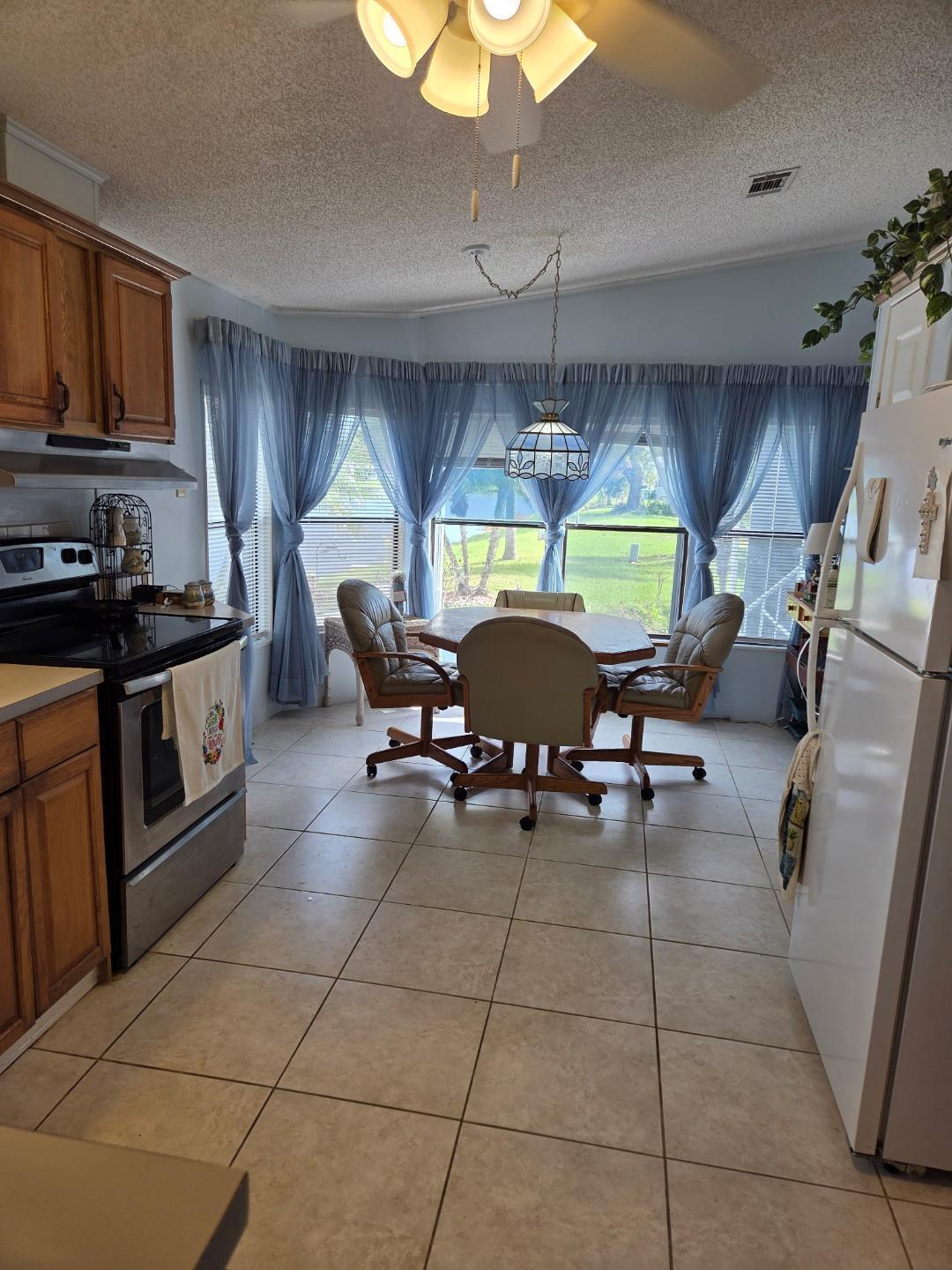 TROPICAL ISLES - Residential