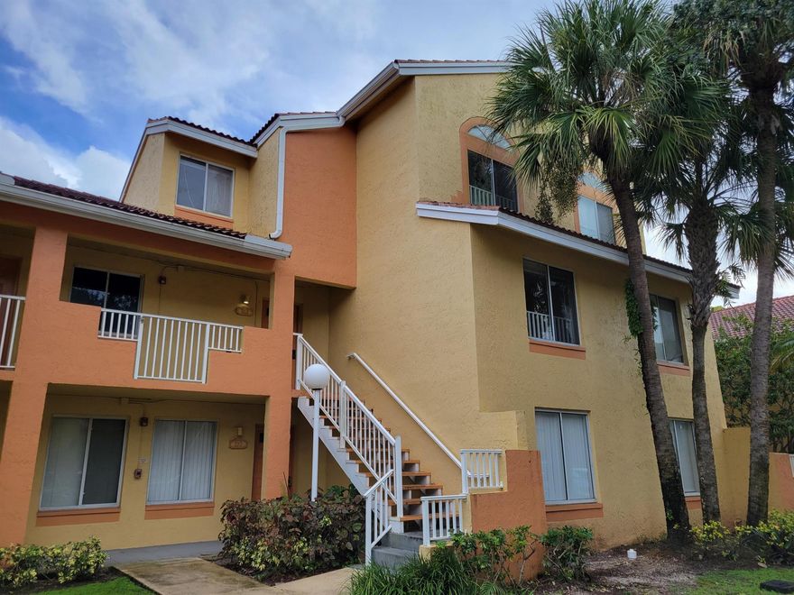 Highly desirable, loft style, 2 bedrooms 2 bath (master suite on the 2nd floor) in Napoli Gardens. 1st floor tile, carpet on 2nd floor. Washer and dryer in the apartment. Located near parks, restaurants and shopping. Condo Association requires minimum 600 credit score from each adult. $150 application fee per person. Minimum monthly income $5,000. To move in: First month rent, last month rent & security deposit (equal to one month rent)