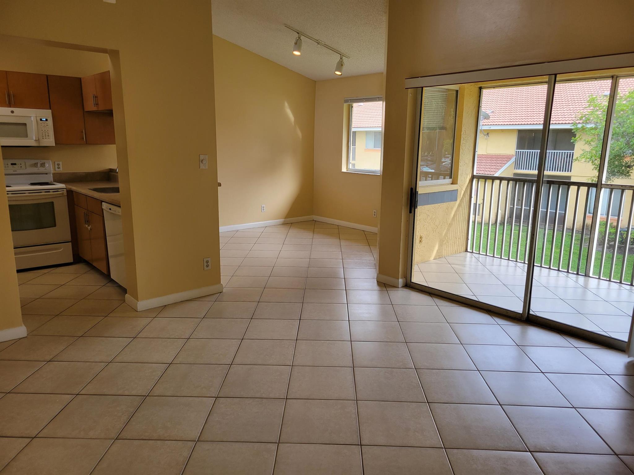 NAPOLI GARDENS AT CORAL S - Residential Lease