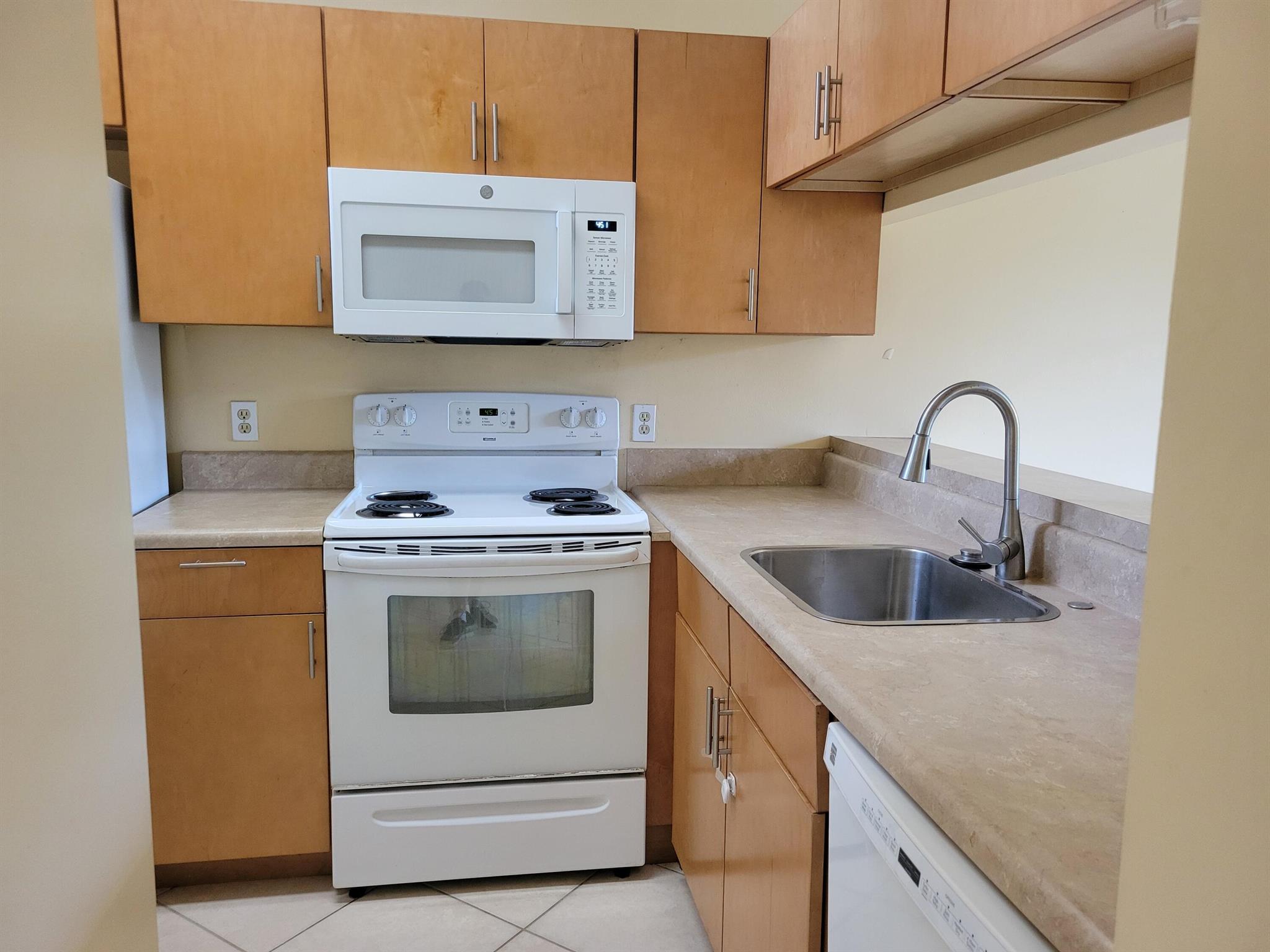 NAPOLI GARDENS AT CORAL S - Residential Lease